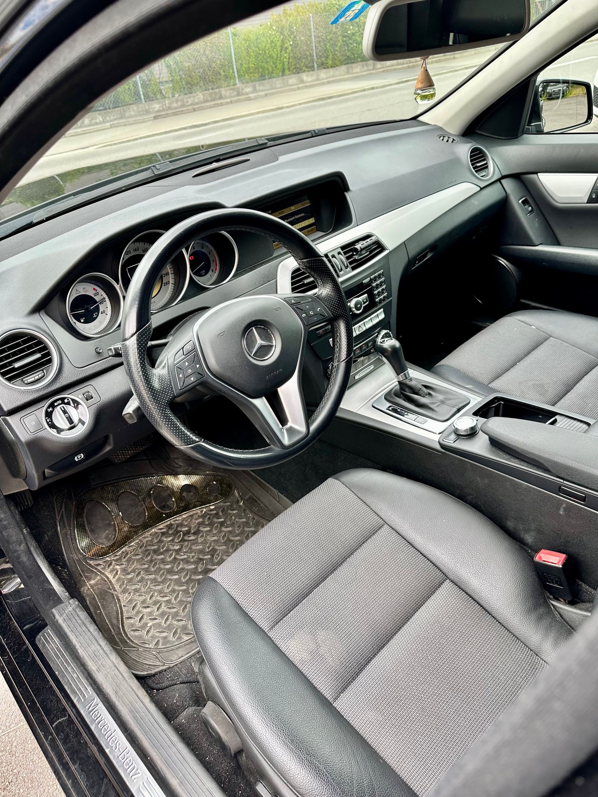 MERCEDES-BENZ C 180 BlueEfficiency 7G-Tronic-image-6