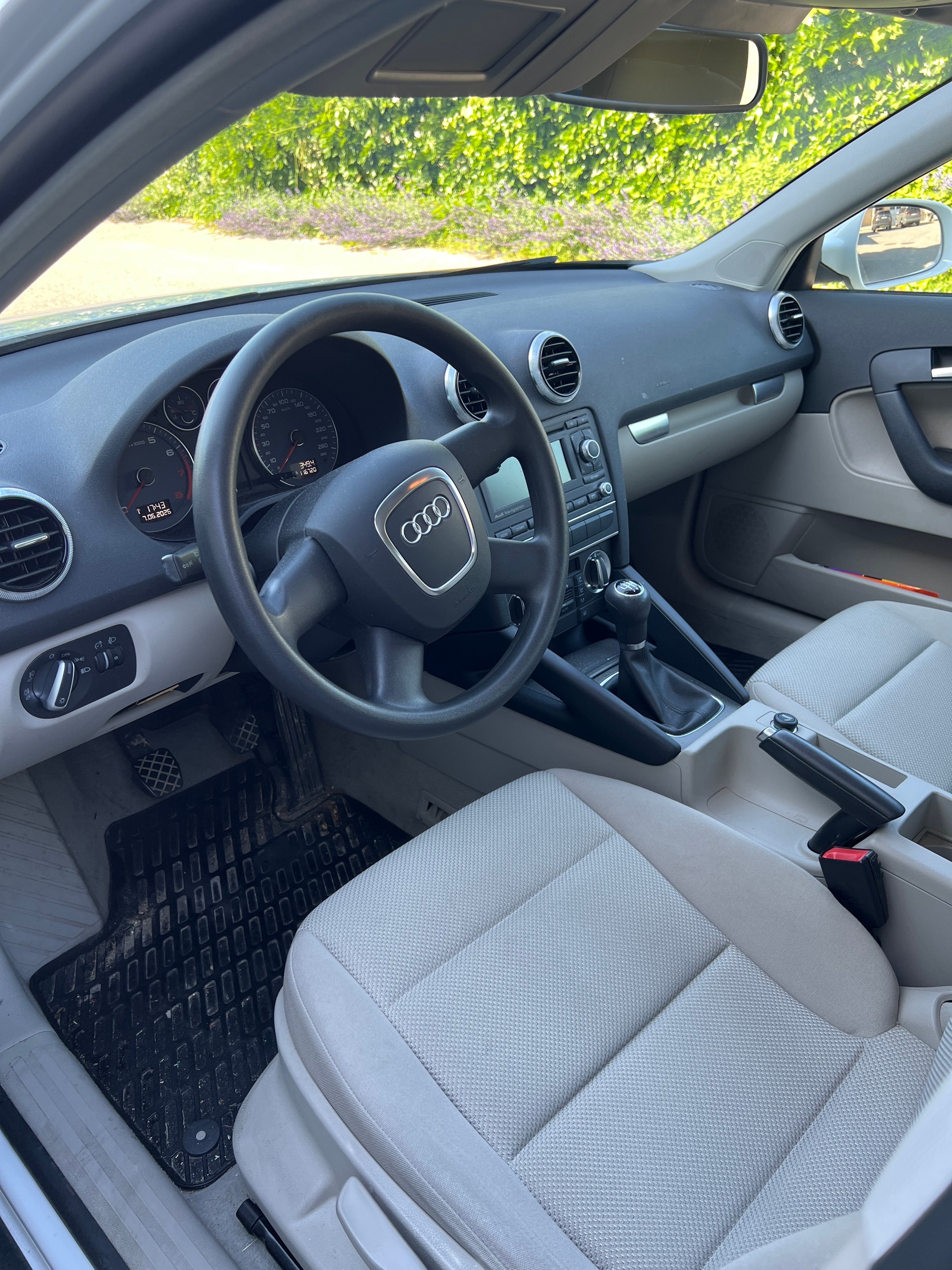 AUDI 1.4 T FSI Attraction-image-3
