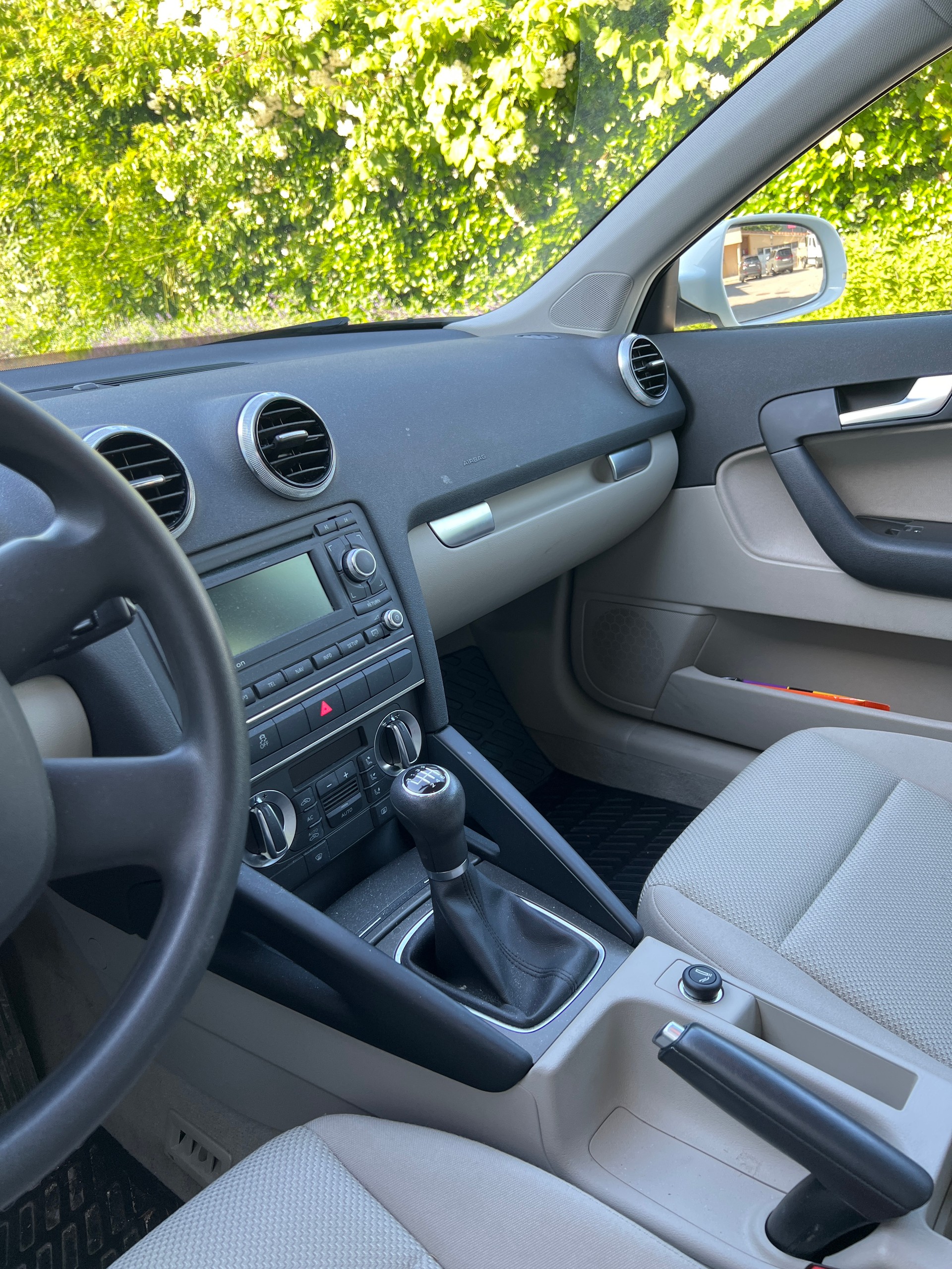 AUDI 1.4 T FSI Attraction-image-4