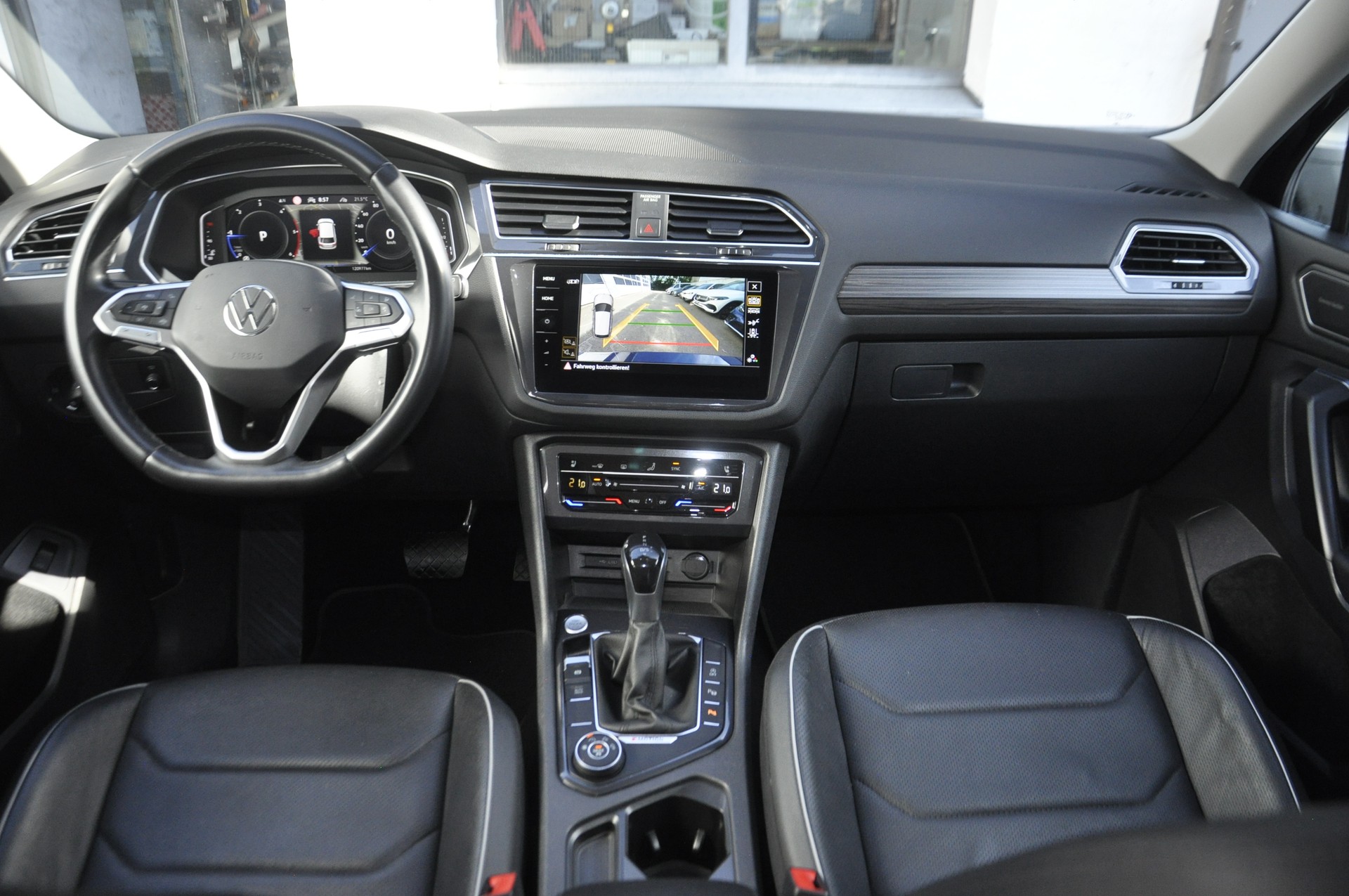 VW Tiguan Allspace 2.0 TDI SCR Life 4Motion DSG I 7 Plätze-image-9