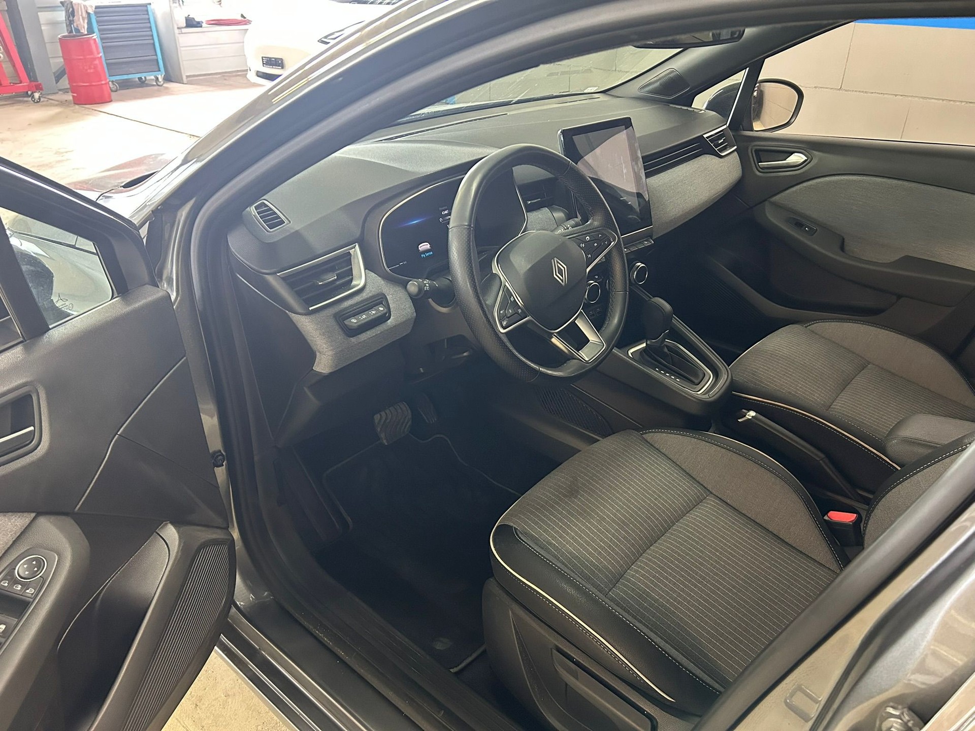 RENAULT Clio 1.6 E-Tech Evolution-image-7