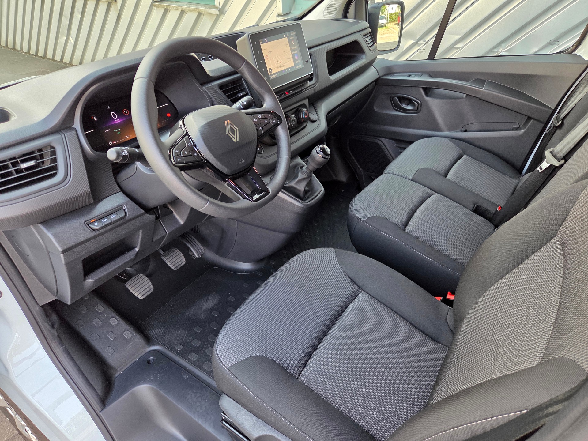 RENAULT Trafic Kaw. 3.0 t L1 H1 2.0 dCi Blue 130 Advance-image-3