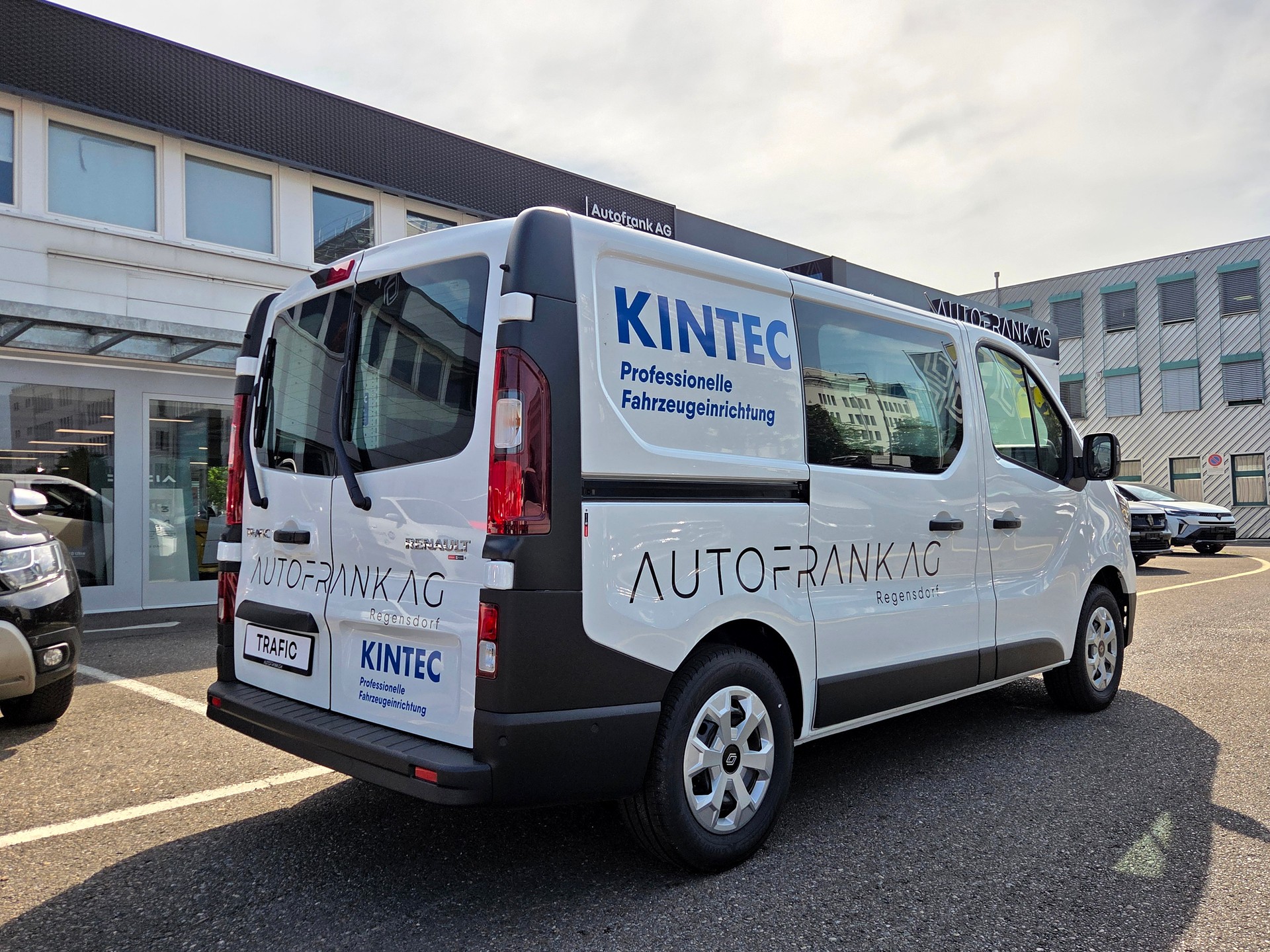 RENAULT Trafic Kaw. 3.0 t L1 H1 2.0 dCi Blue 130 Advance-image-2