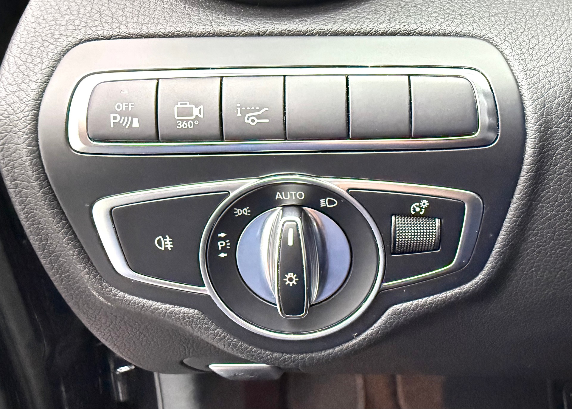 MERCEDES-BENZ C 250 d Swiss Star AMG Line 4Matic 9G-Tronic-image-9