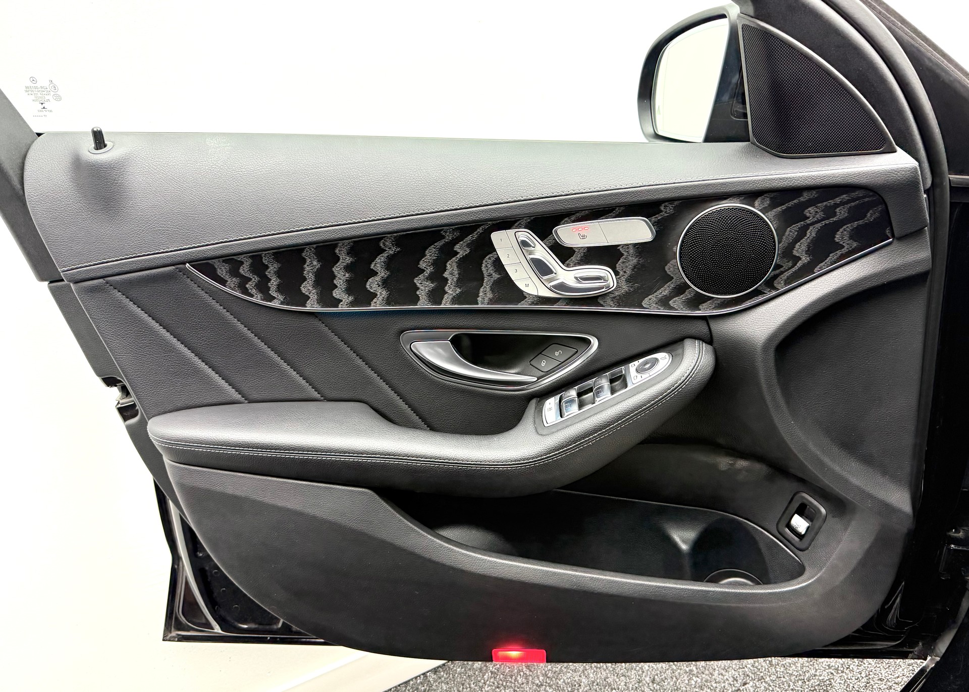 MERCEDES-BENZ C 250 d Swiss Star AMG Line 4Matic 9G-Tronic-image-13
