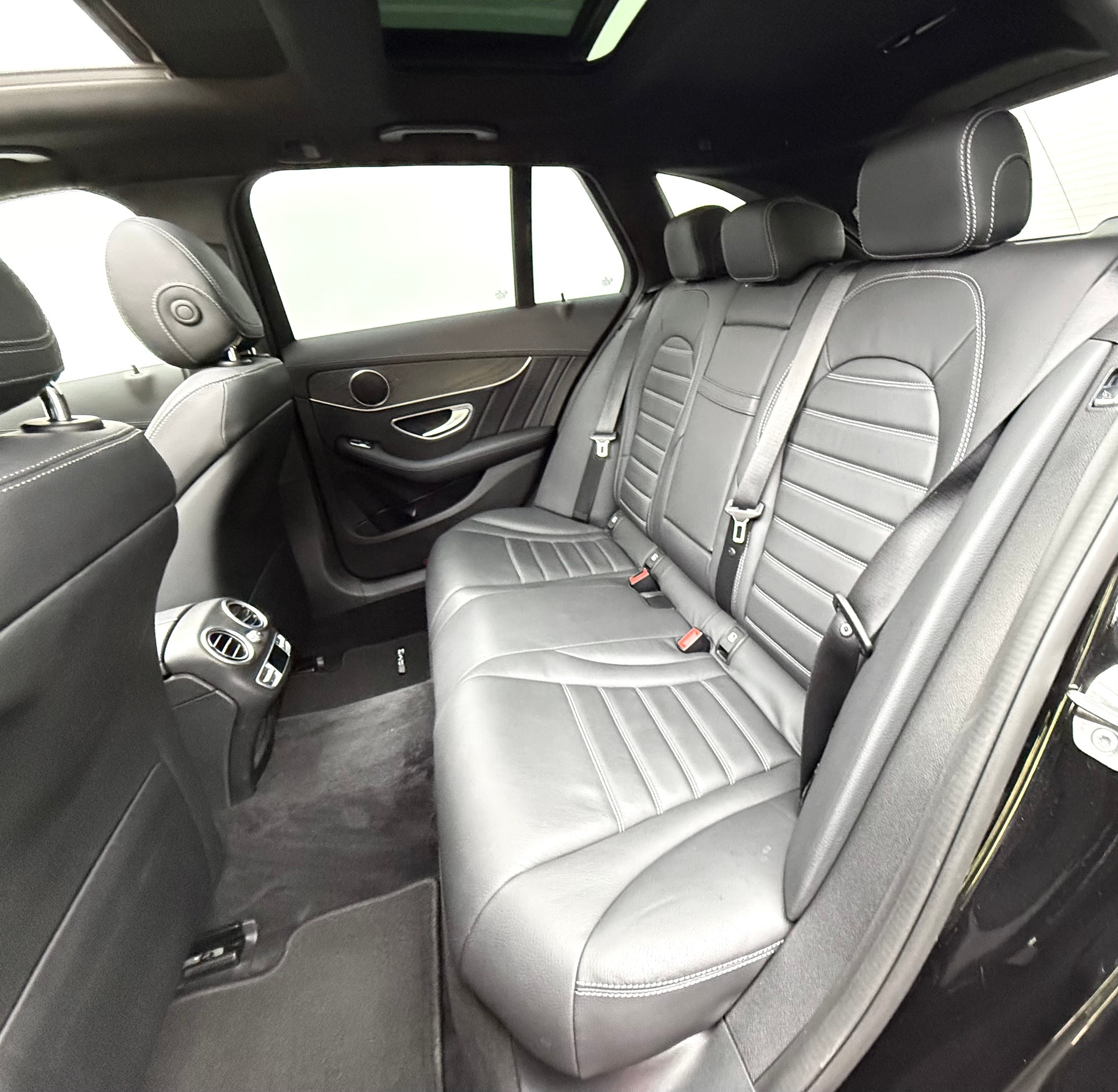 MERCEDES-BENZ C 250 d Swiss Star AMG Line 4Matic 9G-Tronic-image-15