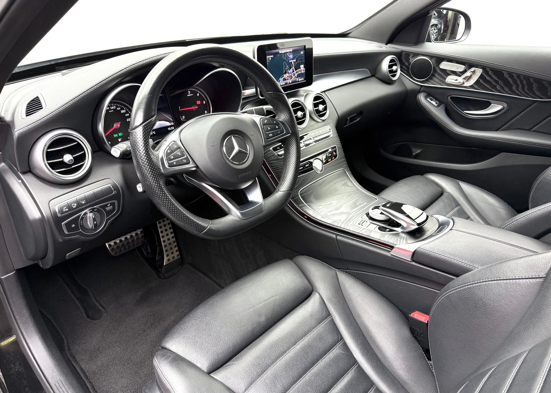 MERCEDES-BENZ C 250 d Swiss Star AMG Line 4Matic 9G-Tronic-image-6
