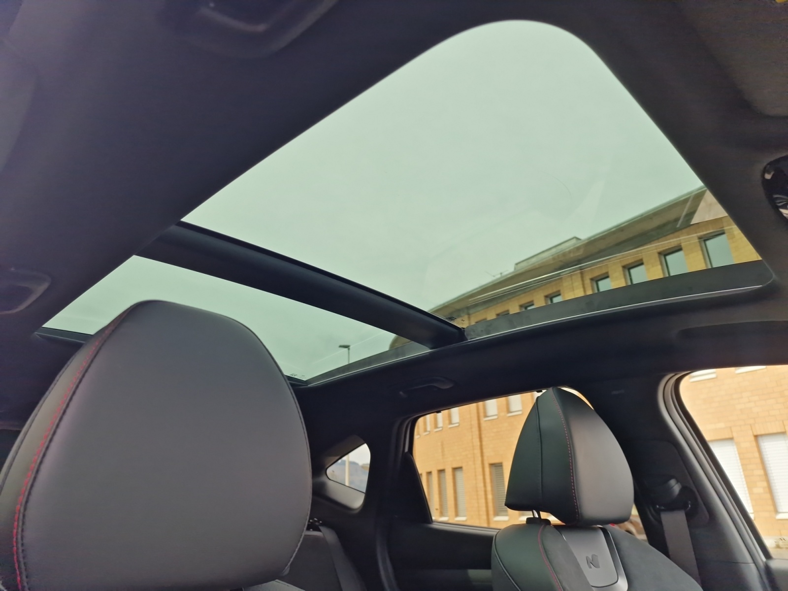 HYUNDAI Tucson 1.6 T-GDI N-Line MHEV 4x4 180PS Panorama-image-11