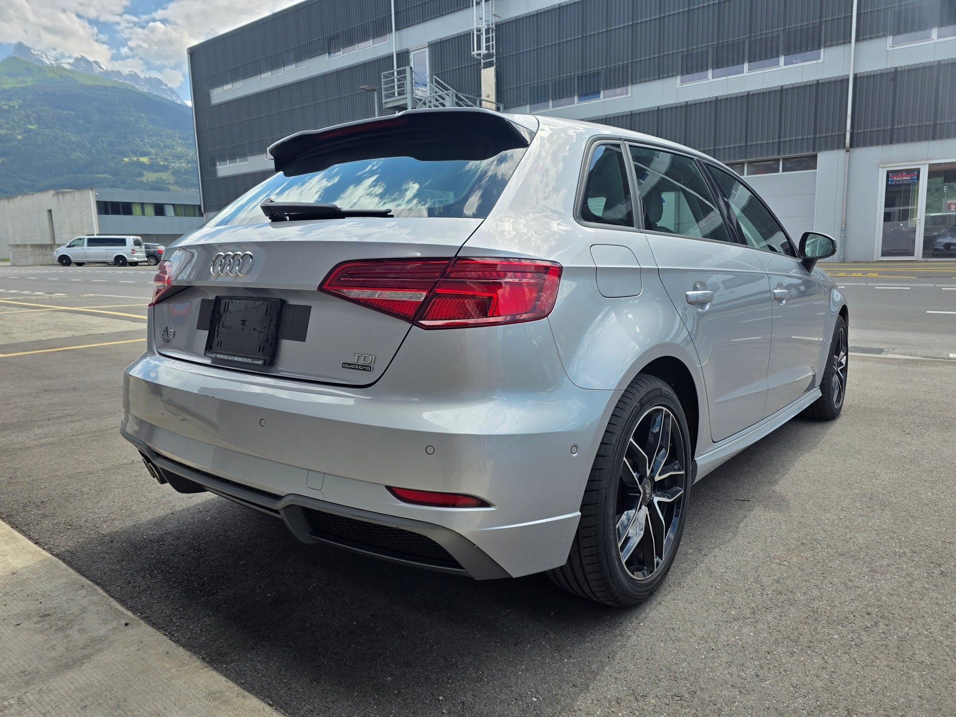 AUDI A3 Sportback 2.0 TDI S-tronic quattro-image-4