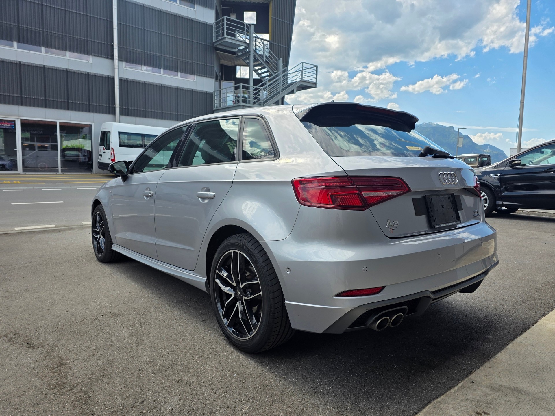 AUDI A3 Sportback 2.0 TDI S-tronic quattro-image-2