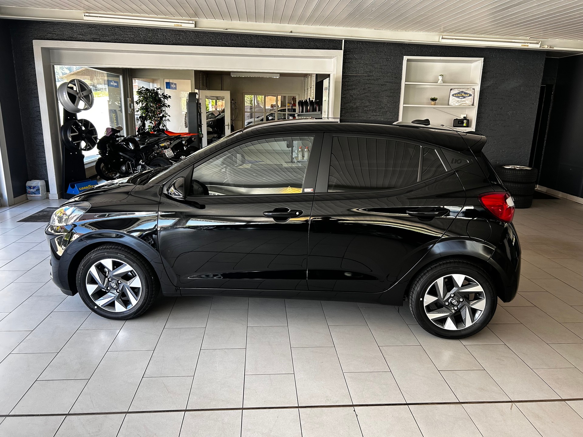 HYUNDAI i10 1.2 Amplia Aut.-image-3