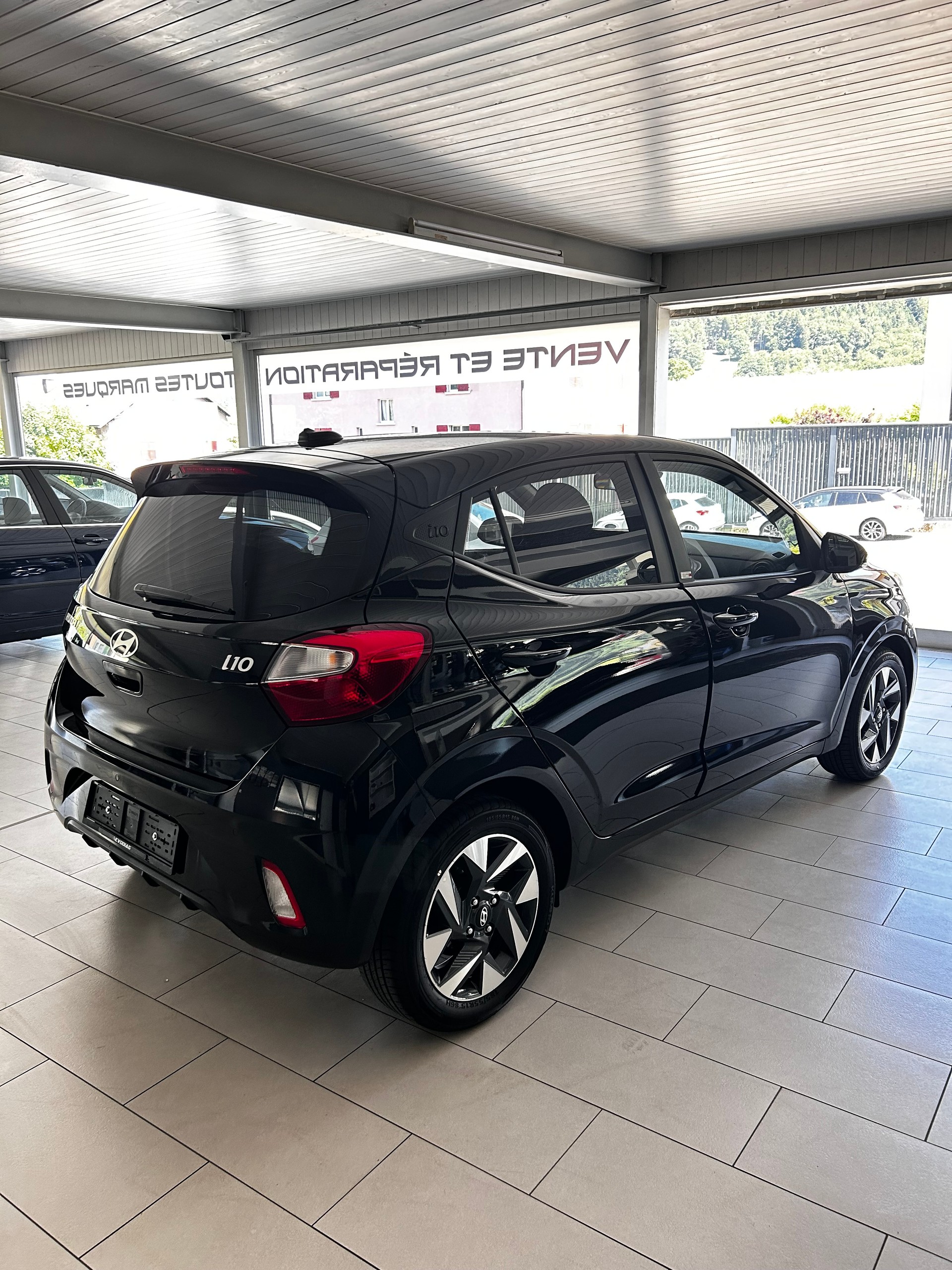 HYUNDAI i10 1.2 Amplia Aut.-image-6
