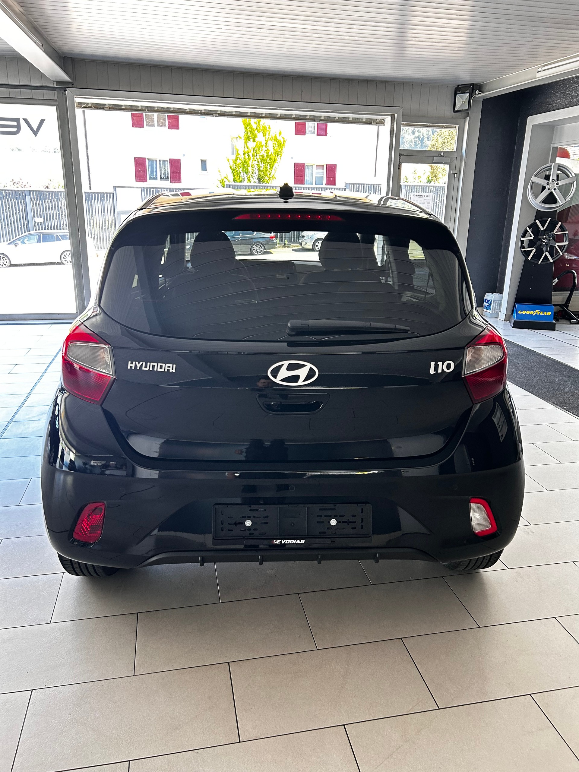 HYUNDAI i10 1.2 Amplia Aut.-image-5