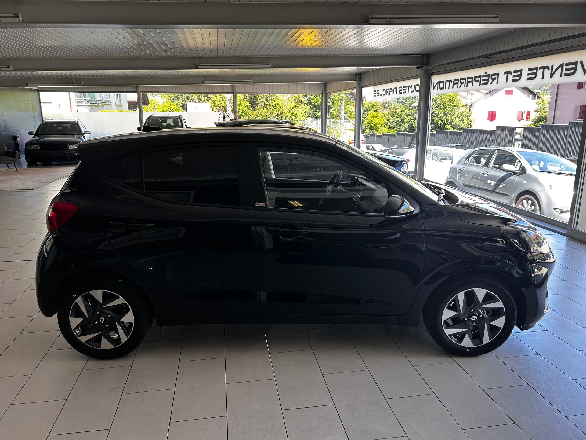 HYUNDAI i10 1.2 Amplia Aut.-image-7