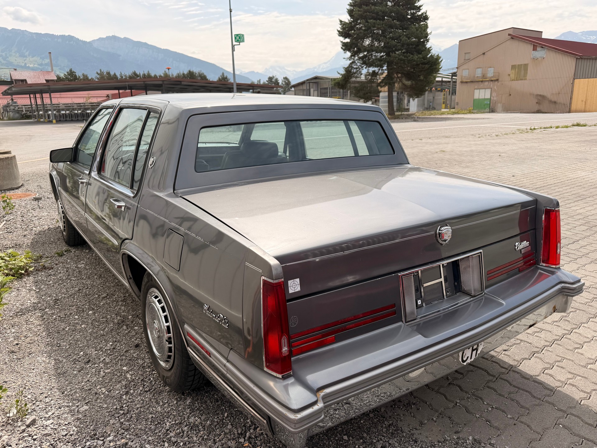 CADILLAC Fleetwood 4.5 D'Elegance-showroom-element-3