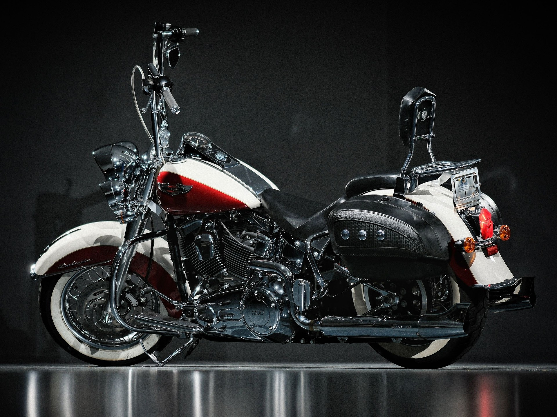 HARLEY-DAVIDSON FLSTN Softail Deluxe ABS-showroom-element-2