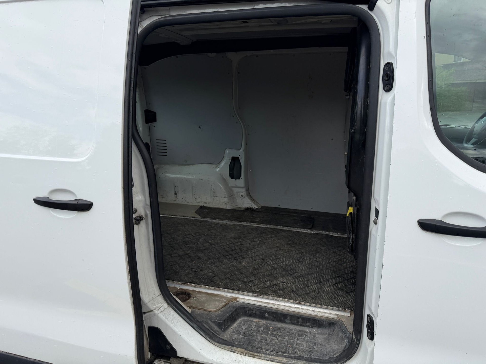 PEUGEOT Expert 1.6 BlueHDi 115 S&S Active Compact-image-9