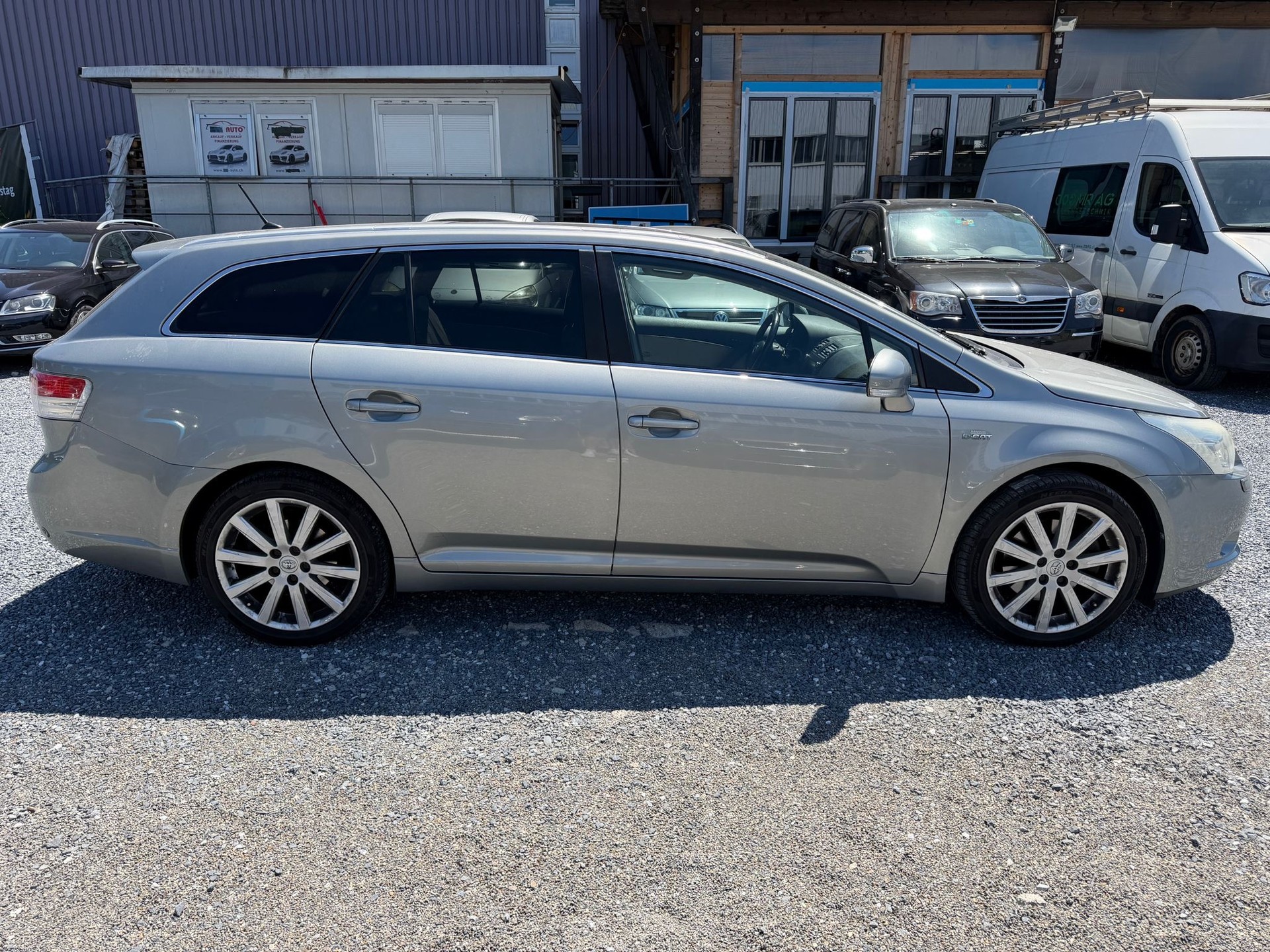 TOYOTA Avensis Sportswagon 2.2D-CAT Linea Sol Premium-image-2