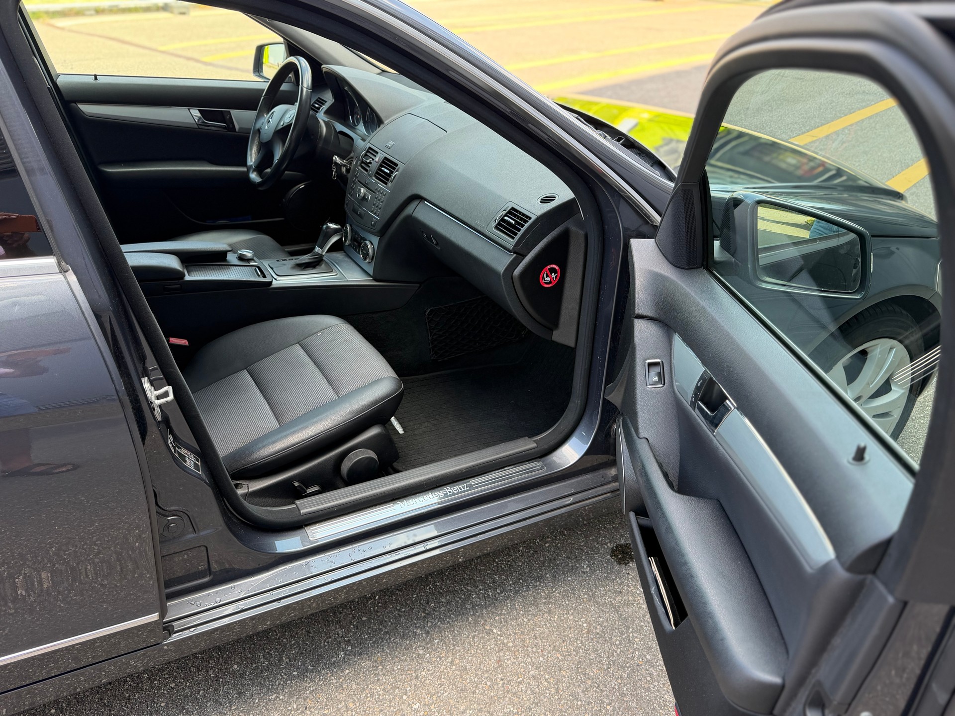 MERCEDES-BENZ C 200 CGI BlueEfficiency Avantgarde Automatic-image-11