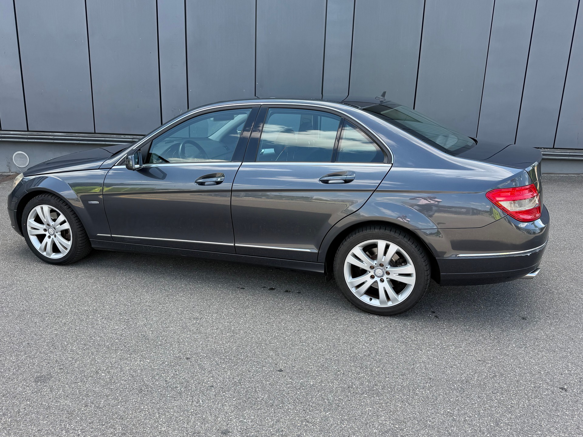 MERCEDES-BENZ C 200 CGI BlueEfficiency Avantgarde Automatic-image-7