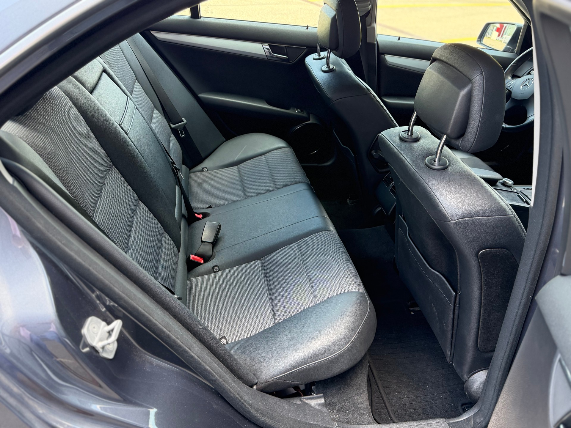 MERCEDES-BENZ C 200 CGI BlueEfficiency Avantgarde Automatic-image-10