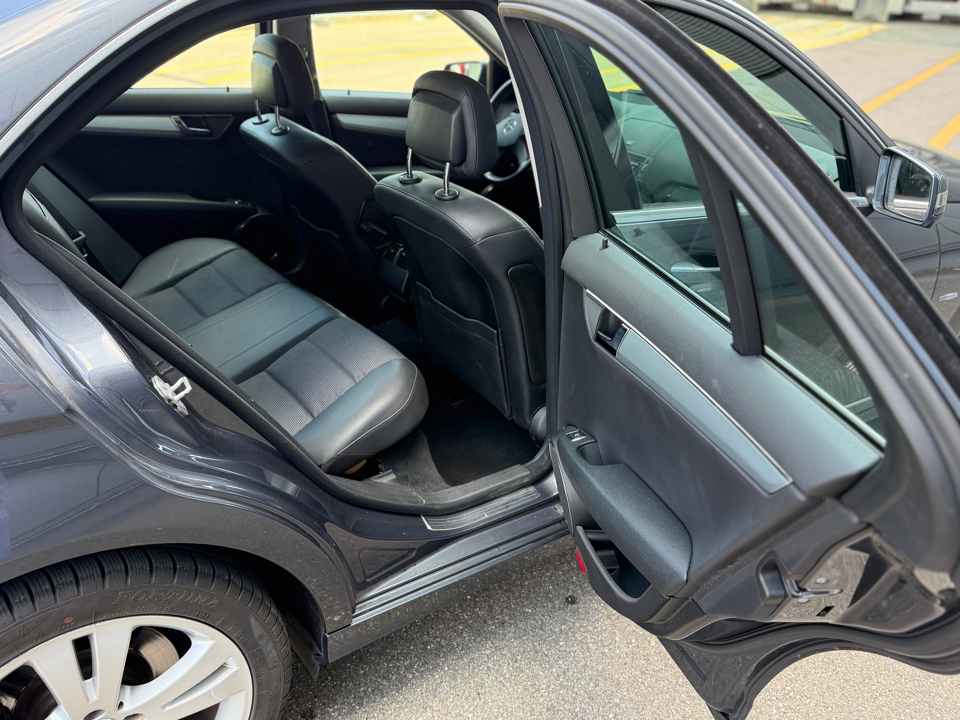 MERCEDES-BENZ C 200 CGI BlueEfficiency Avantgarde Automatic-image-9