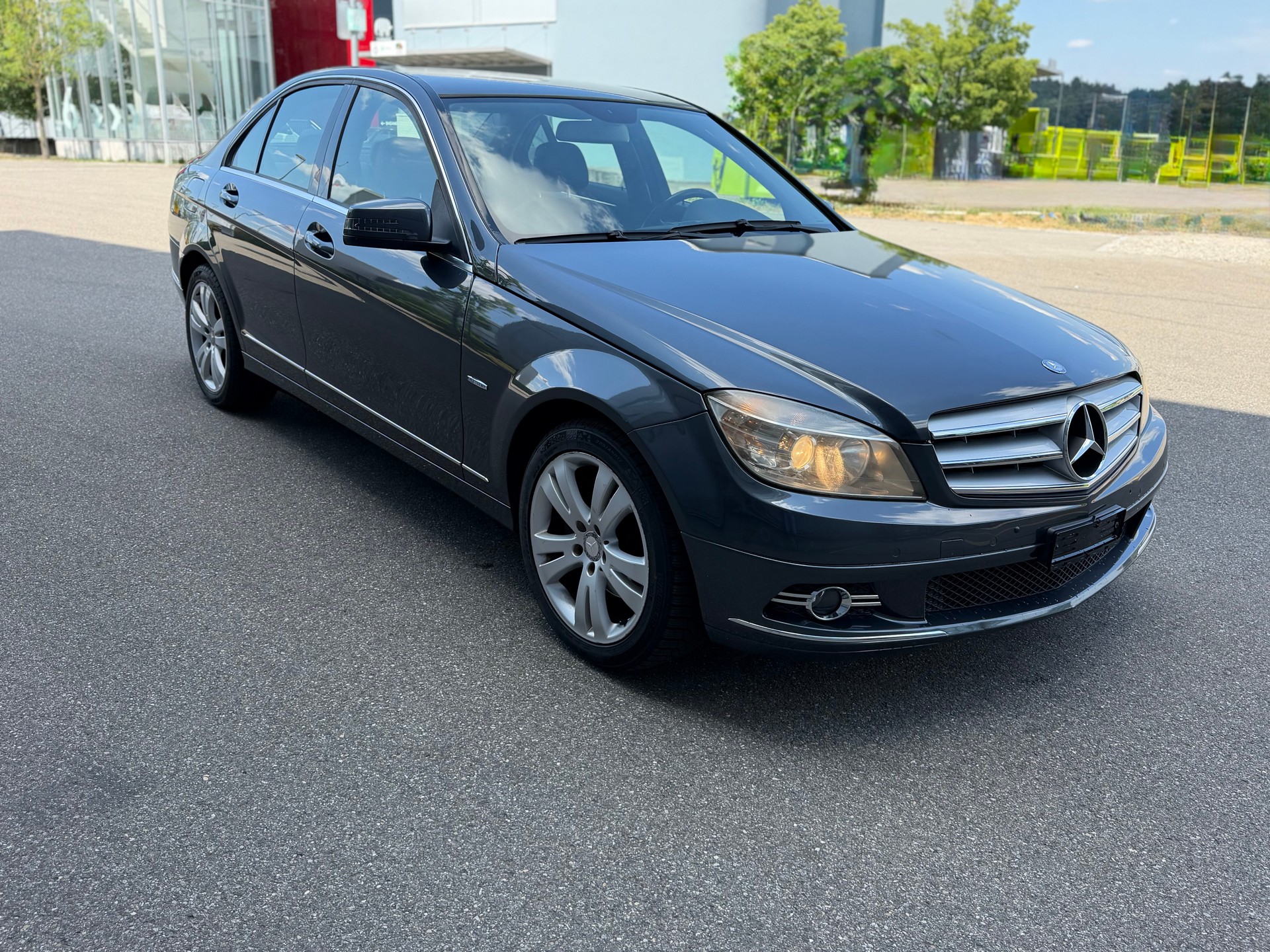 MERCEDES-BENZ C 200 CGI BlueEfficiency Avantgarde Automatic-image-2