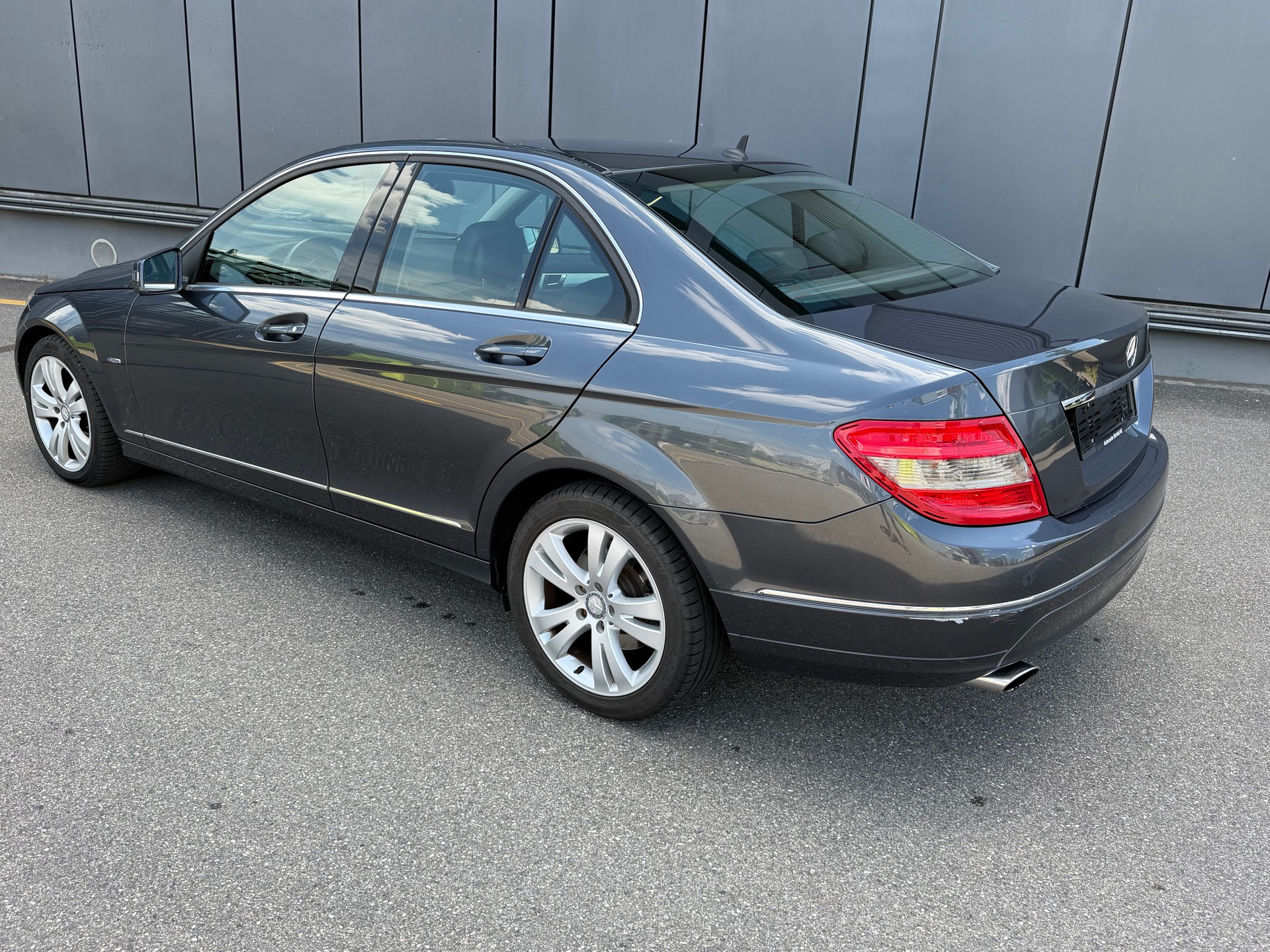 MERCEDES-BENZ C 200 CGI BlueEfficiency Avantgarde Automatic-image-6