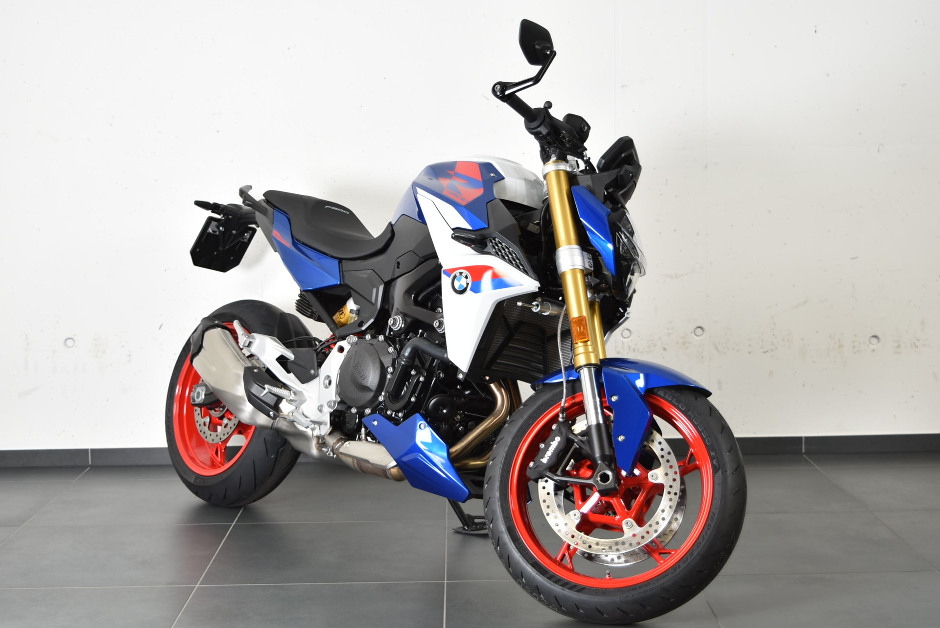 BMW F 900 R-showroom-element-2