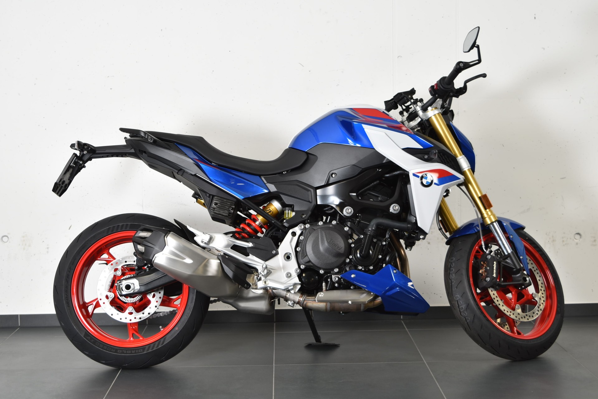 BMW F 900 R-showroom-element-3