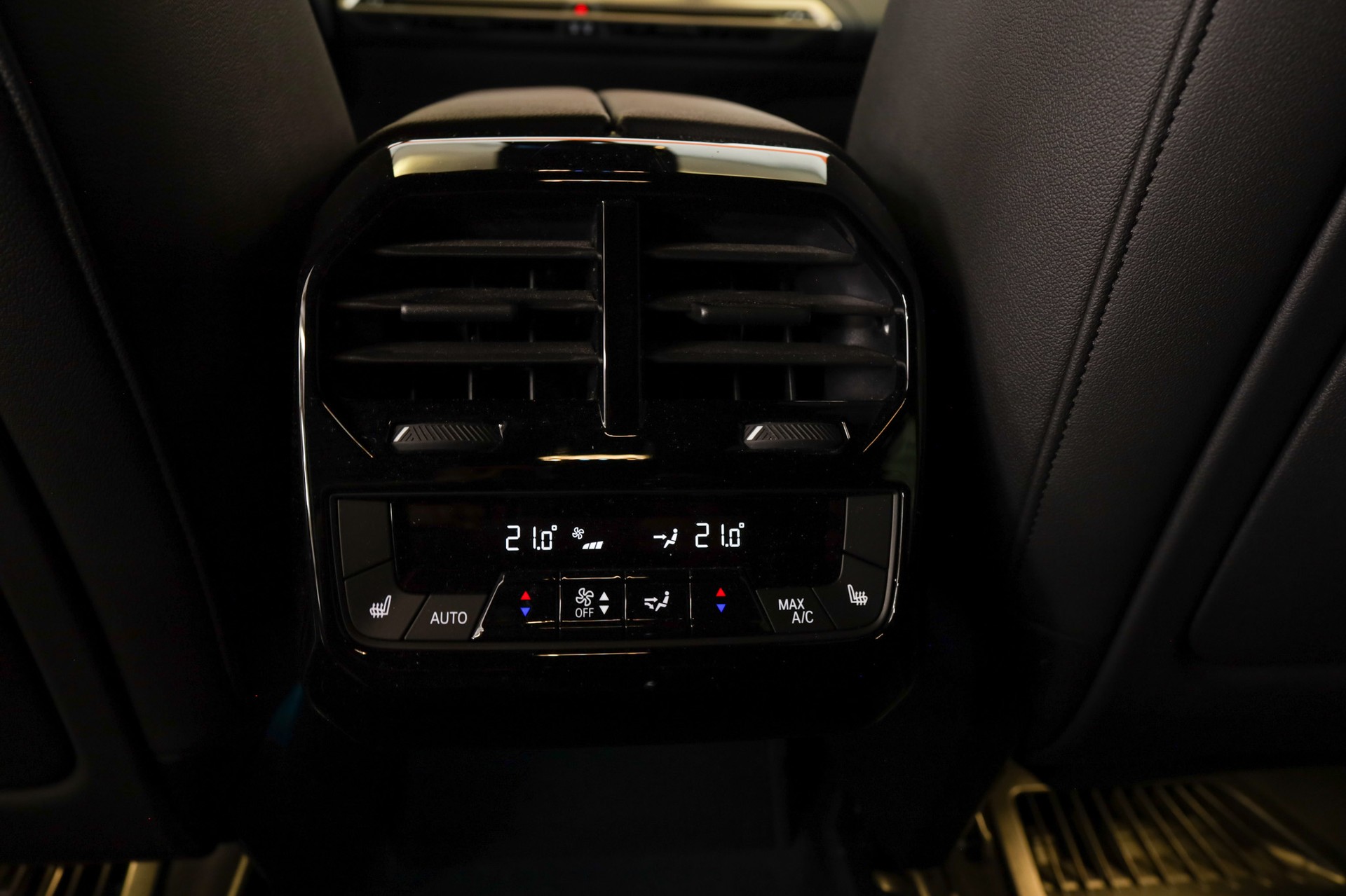 BMW iX xDrive50-image-14