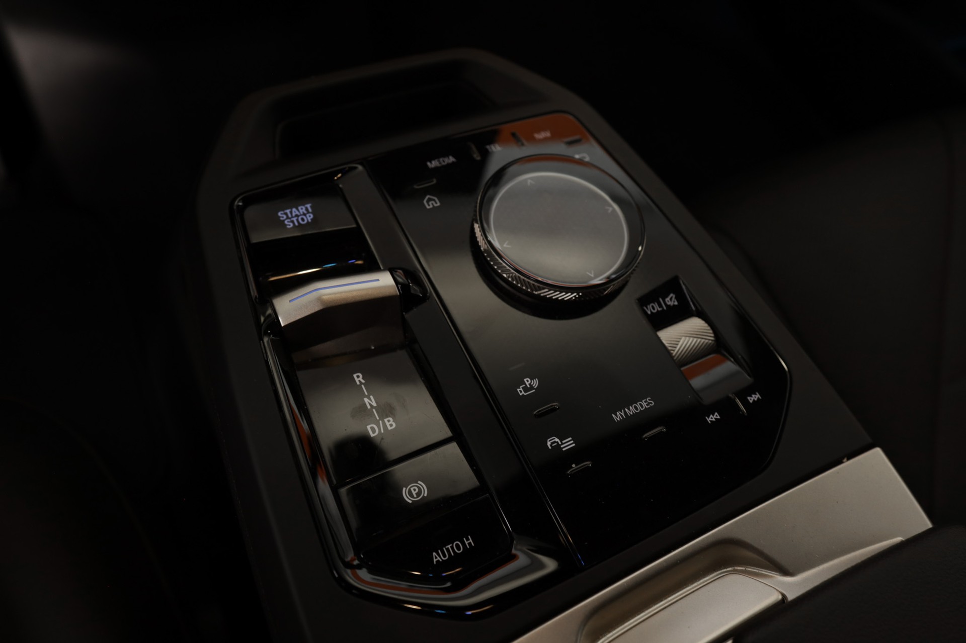 BMW iX xDrive50-image-18