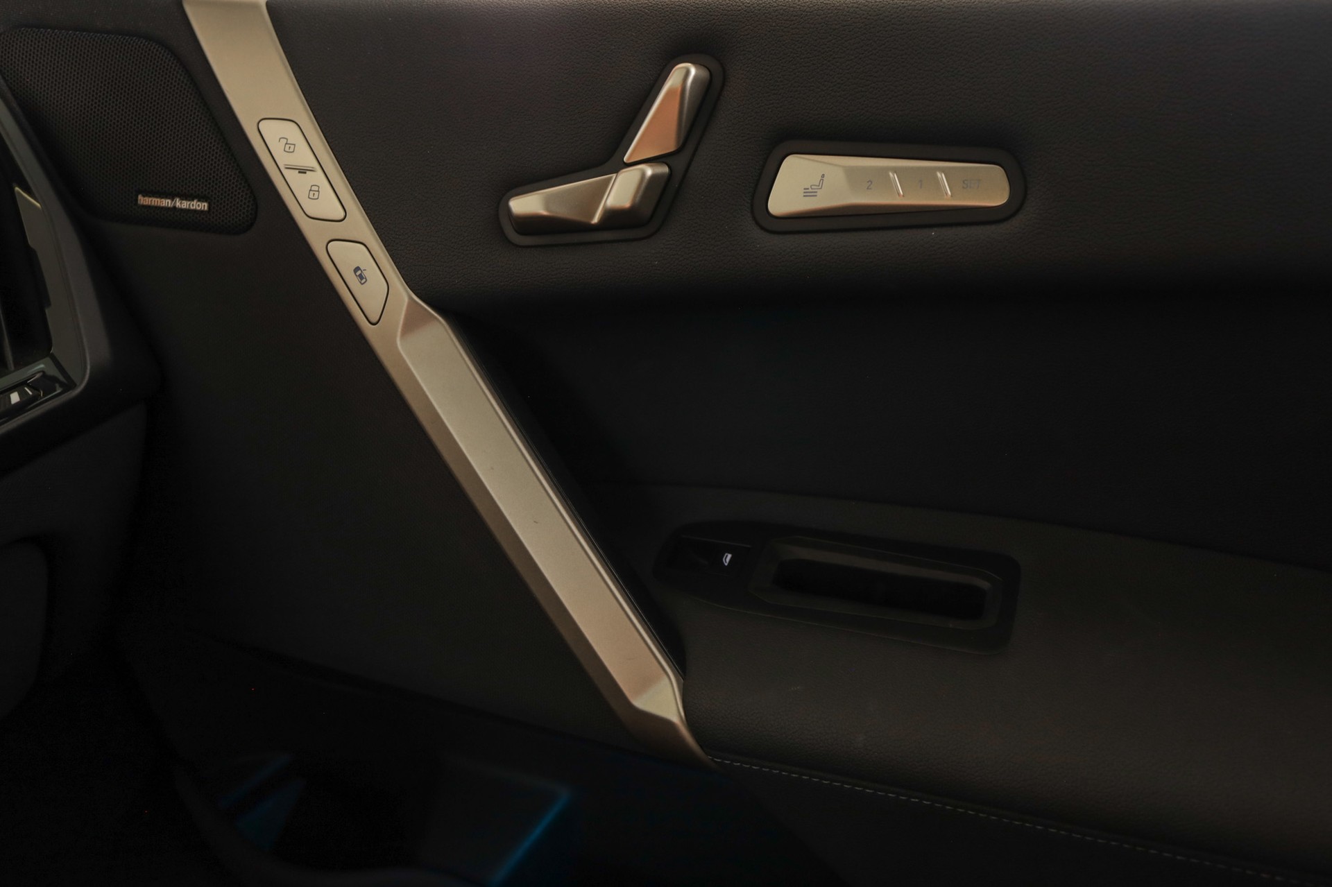 BMW iX xDrive50-image-17