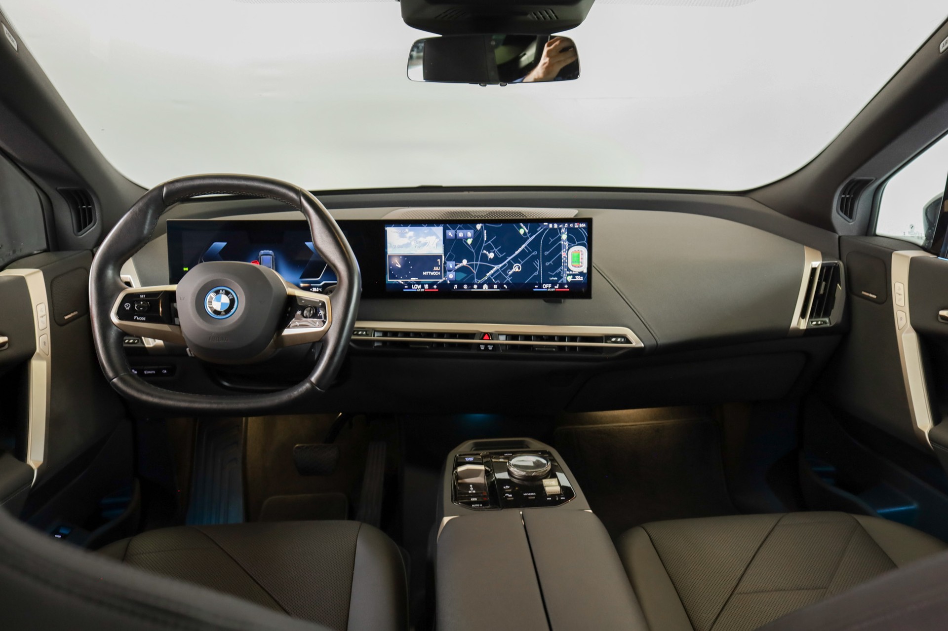 BMW iX xDrive50-image-8