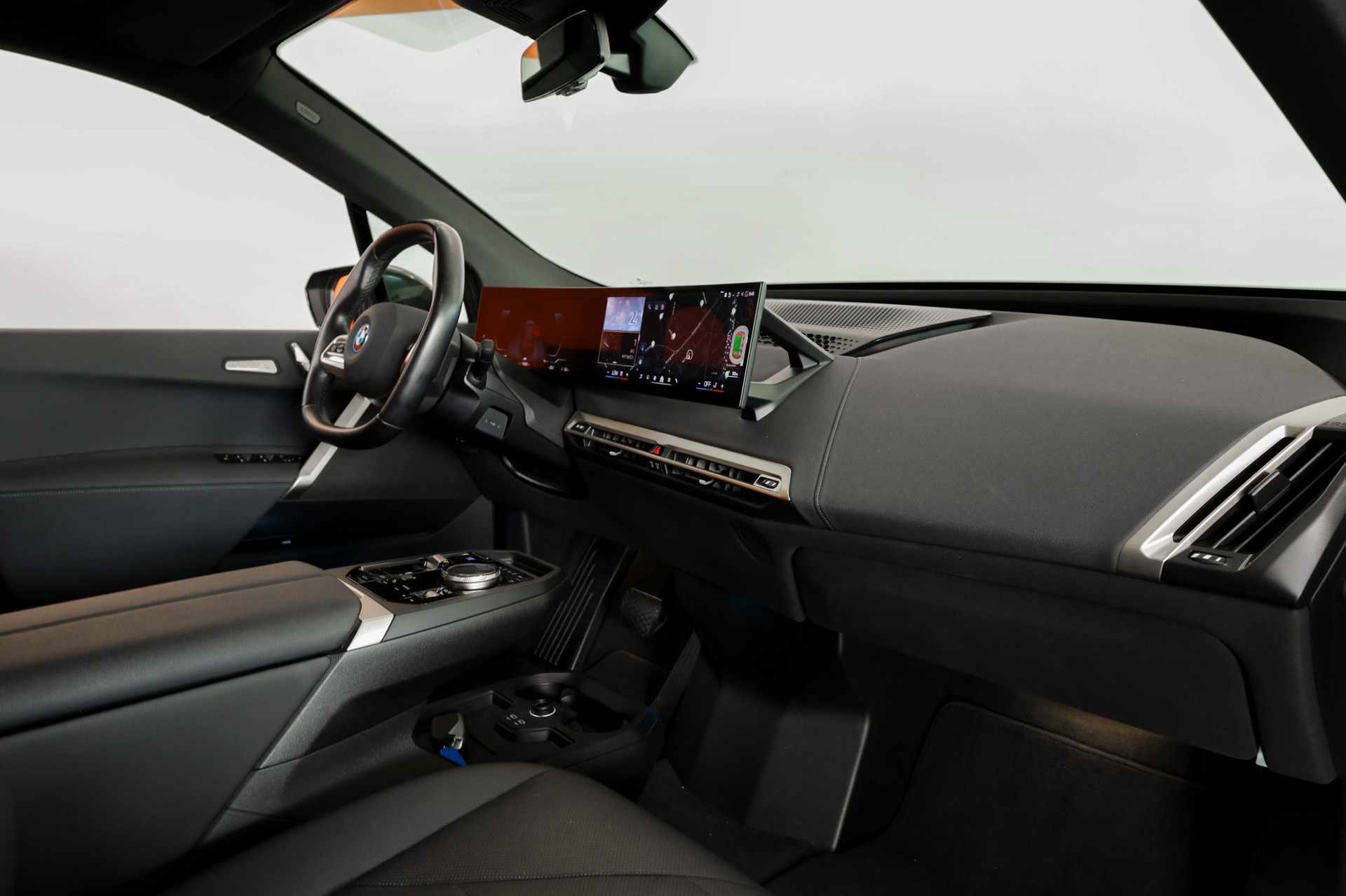 BMW iX xDrive50-image-3