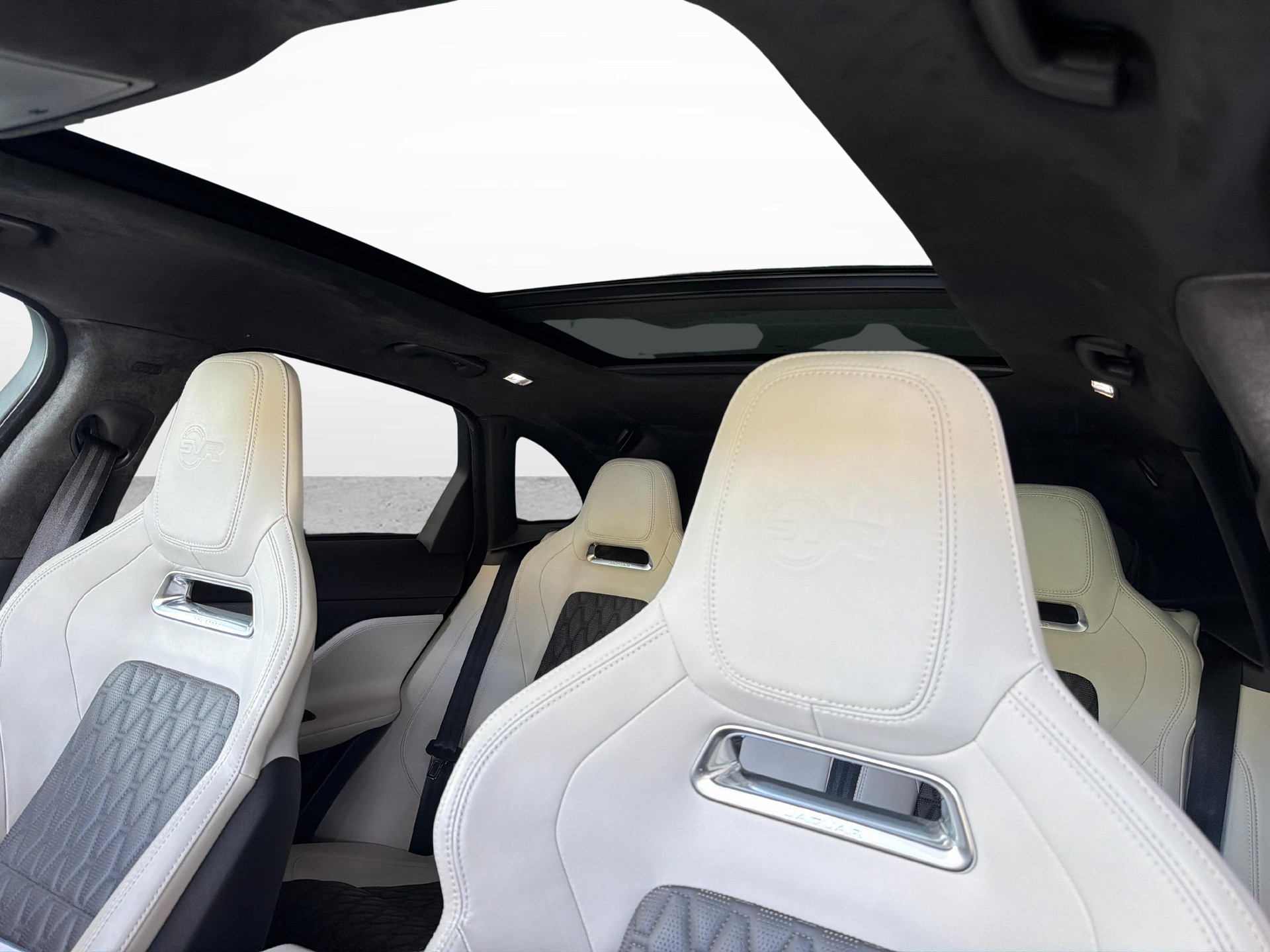 JAGUAR F-Pace 5.0 V8 SVR AWD 550PS-image-18