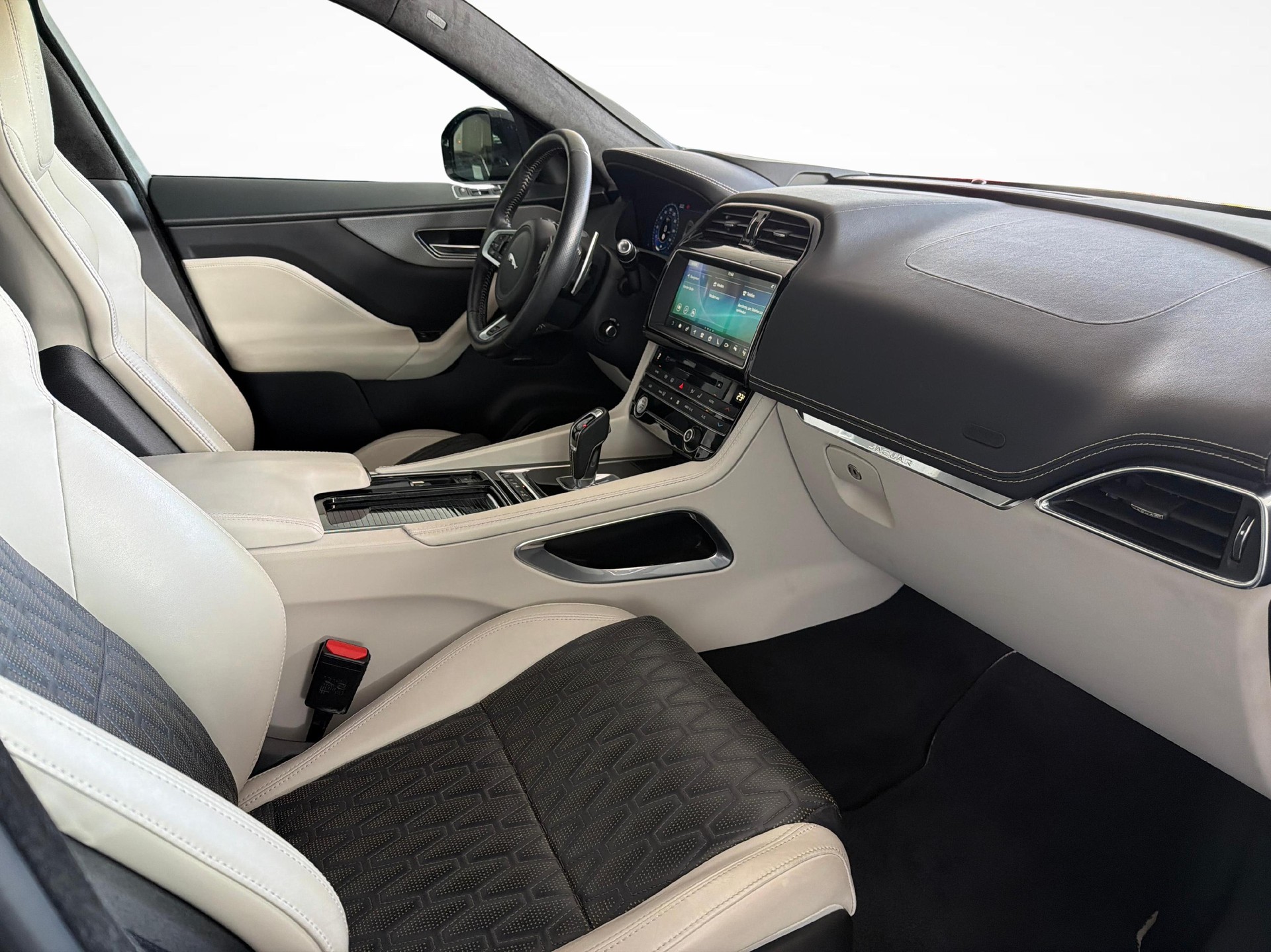 JAGUAR F-Pace 5.0 V8 SVR AWD 550PS-image-9