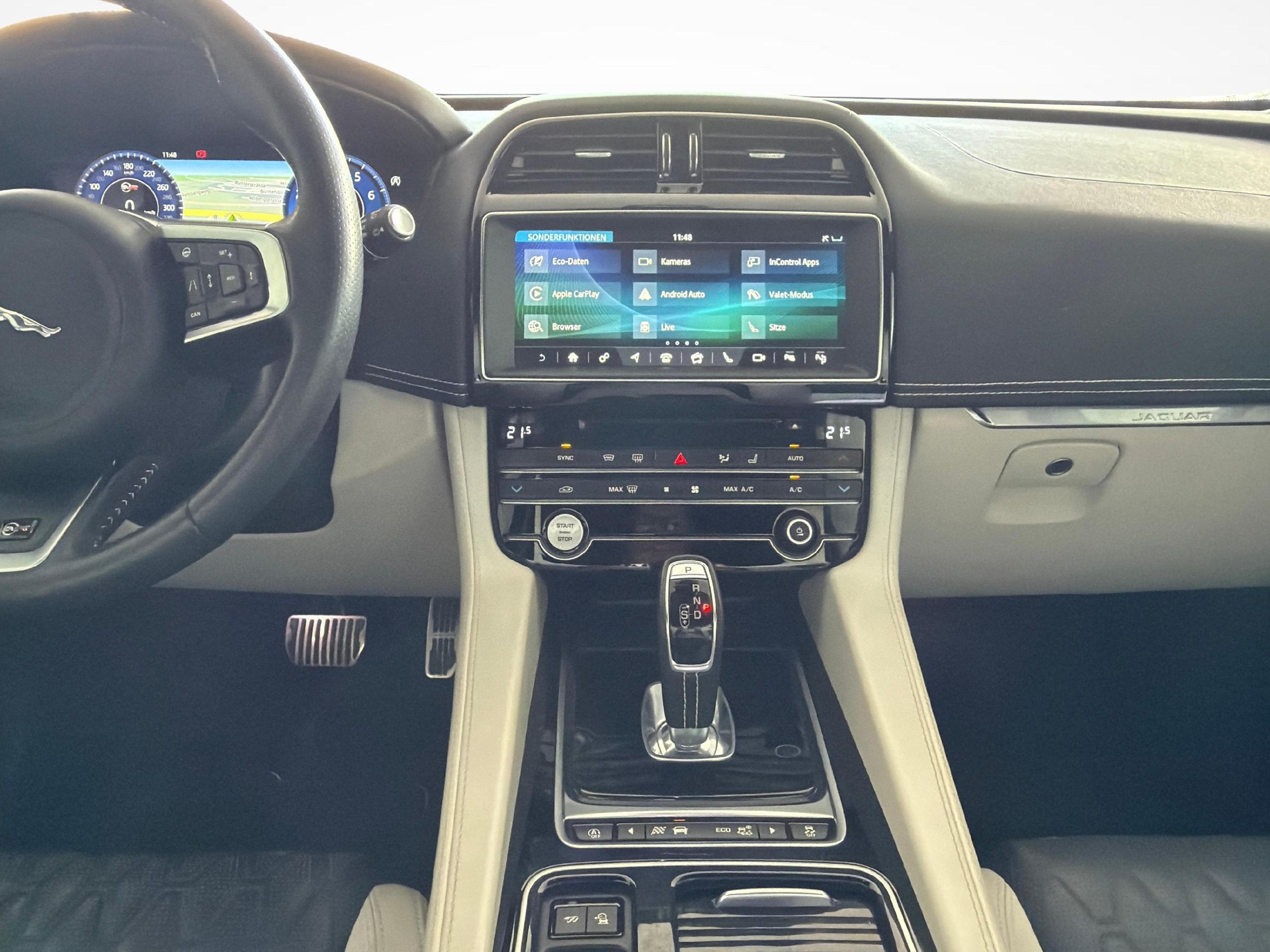 JAGUAR F-Pace 5.0 V8 SVR AWD 550PS-image-16