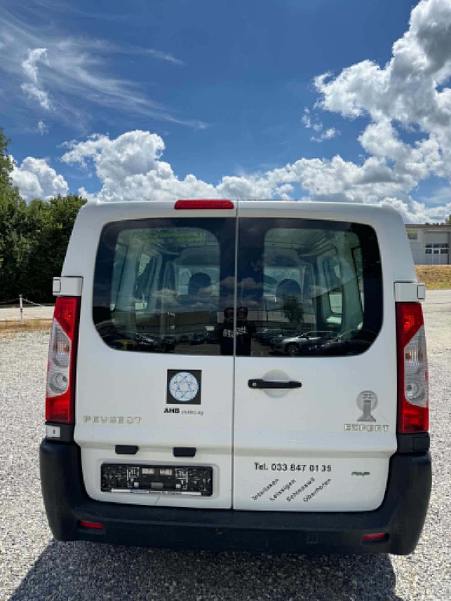 PEUGEOT Expert 2.0 HDi 229 L2H1-image-8