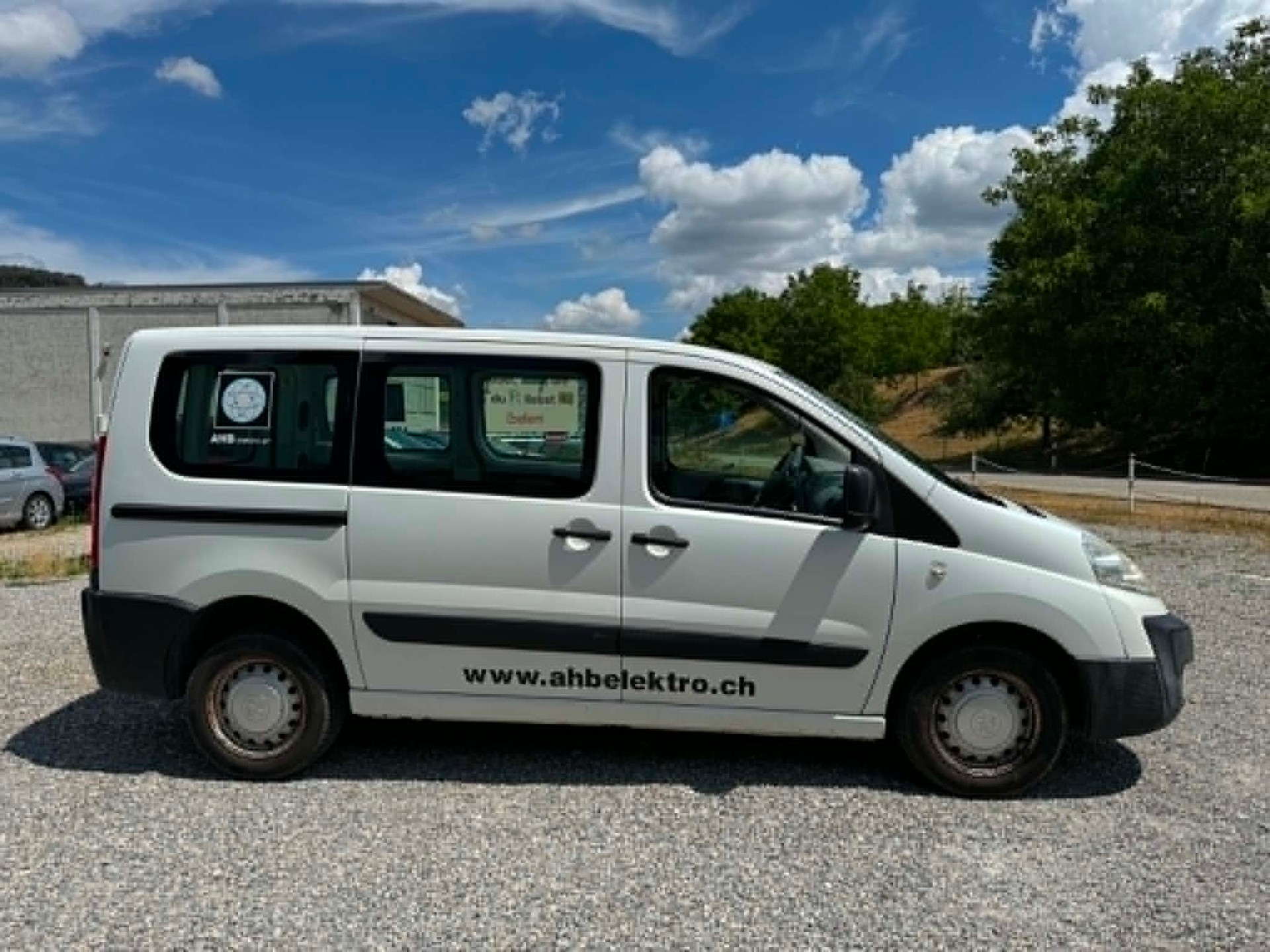 PEUGEOT Expert 2.0 HDi 229 L2H1-image-4