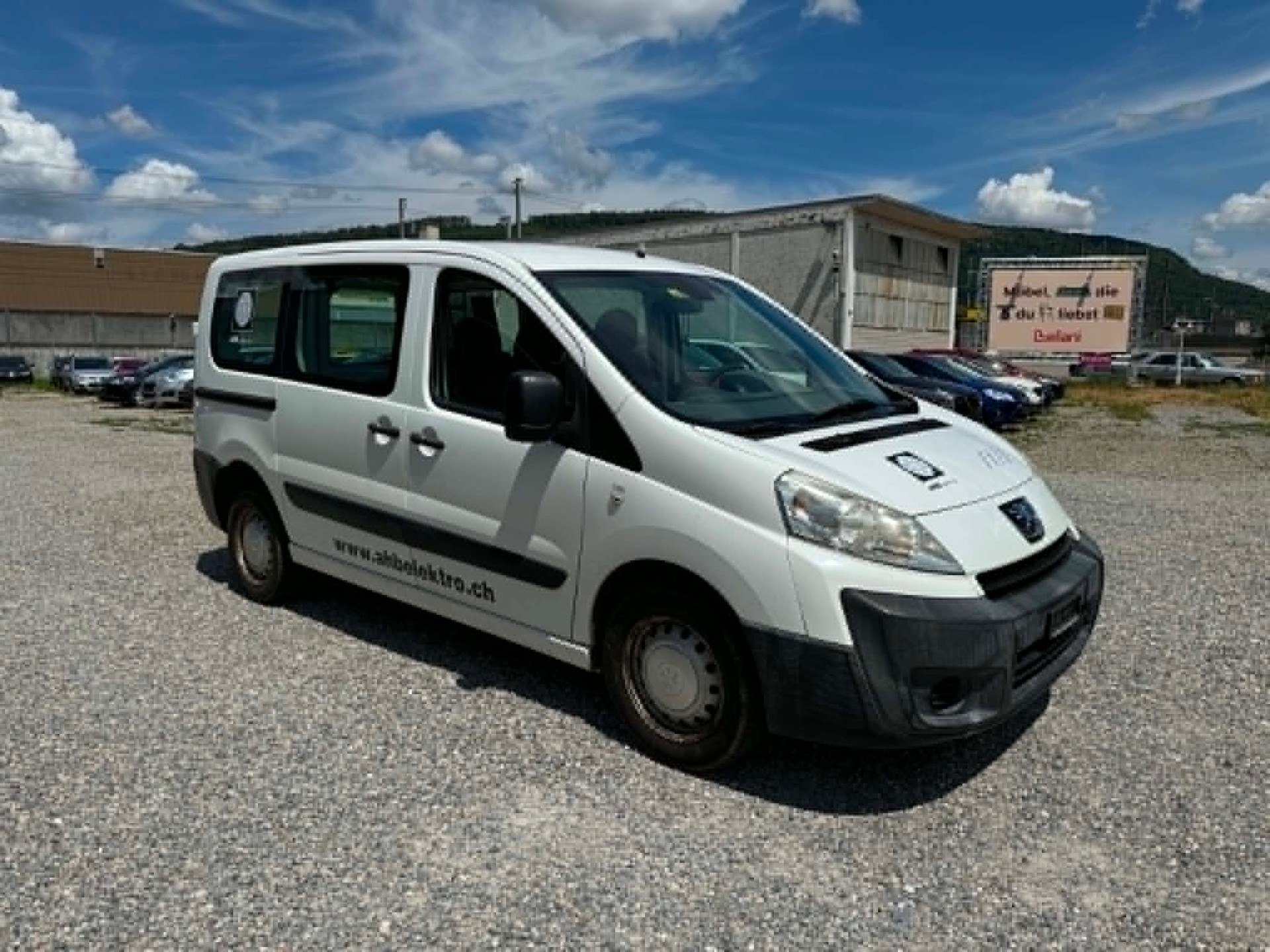 PEUGEOT Expert 2.0 HDi 229 L2H1-image-11