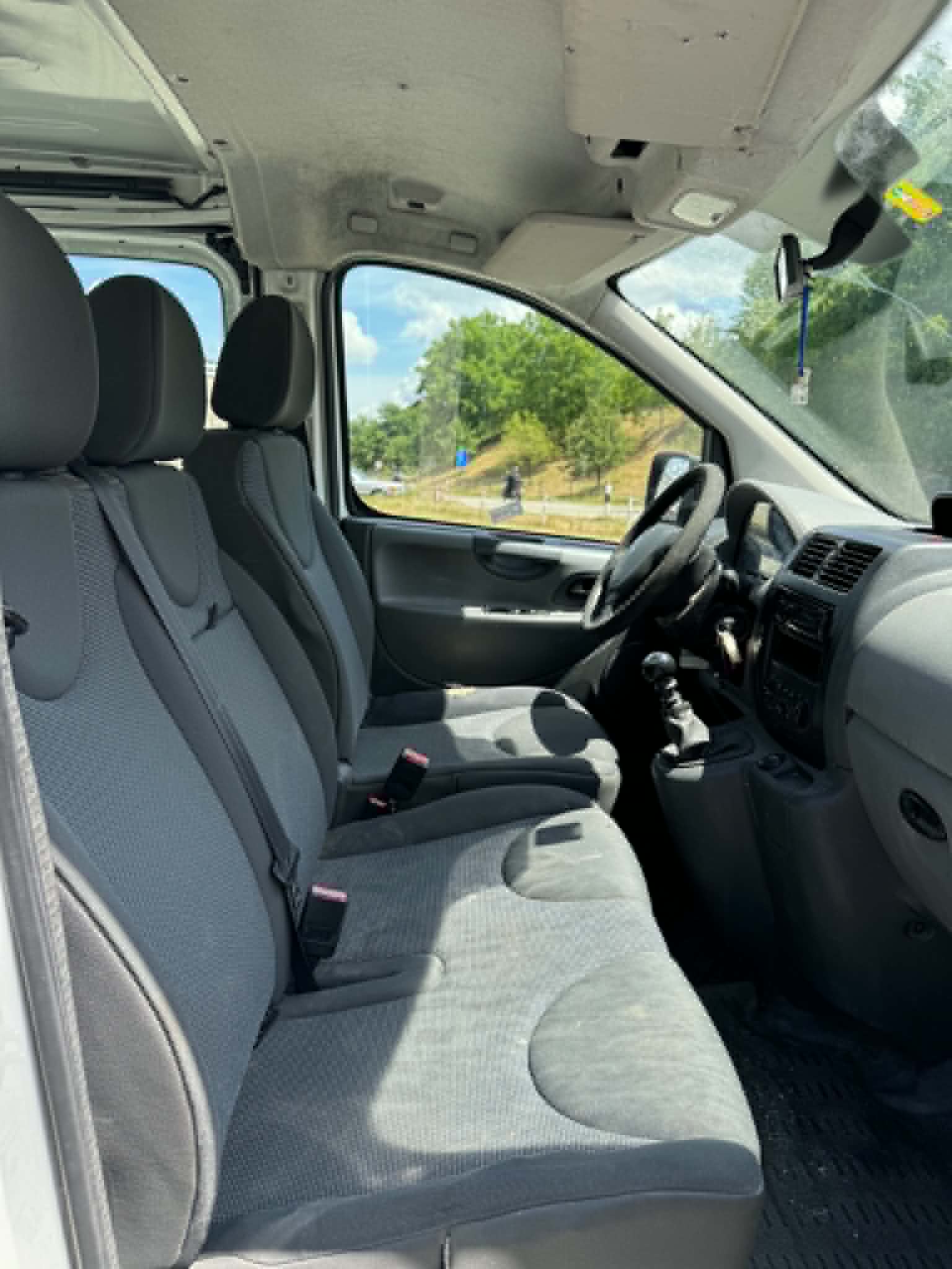 PEUGEOT Expert 2.0 HDi 229 L2H1-image-10