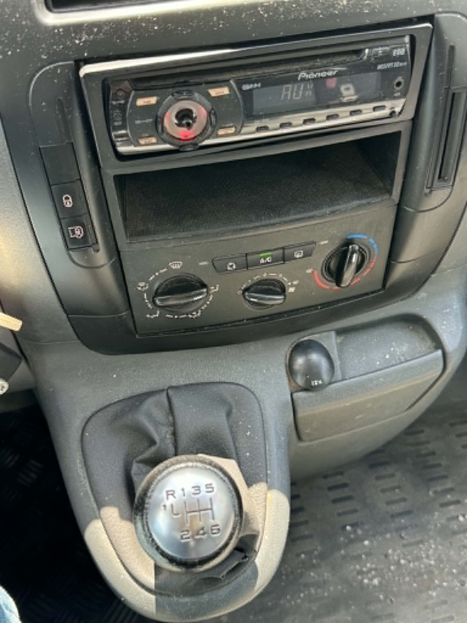 PEUGEOT Expert 2.0 HDi 229 L2H1-image-5