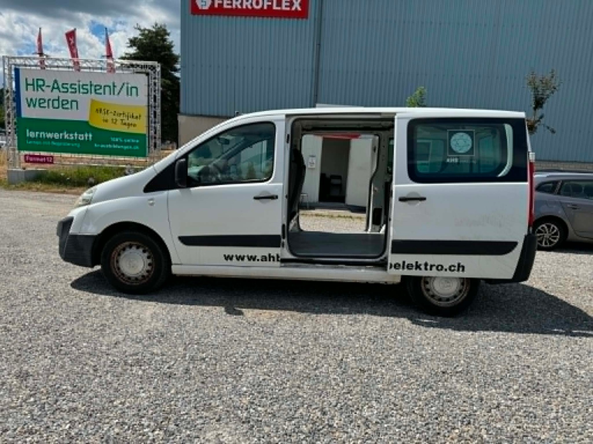 PEUGEOT Expert 2.0 HDi 229 L2H1-image-3