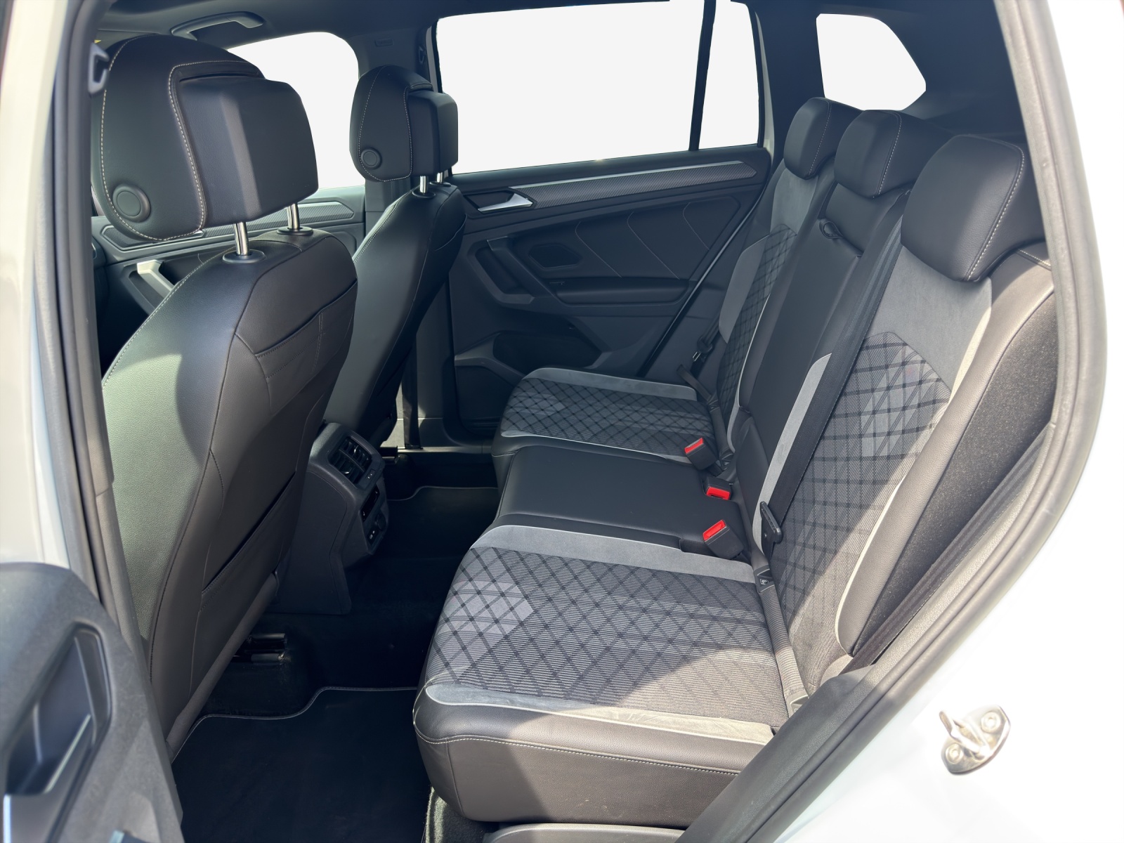 VW Tiguan 2.0TSI R-Line 4Motion DSG-image-11