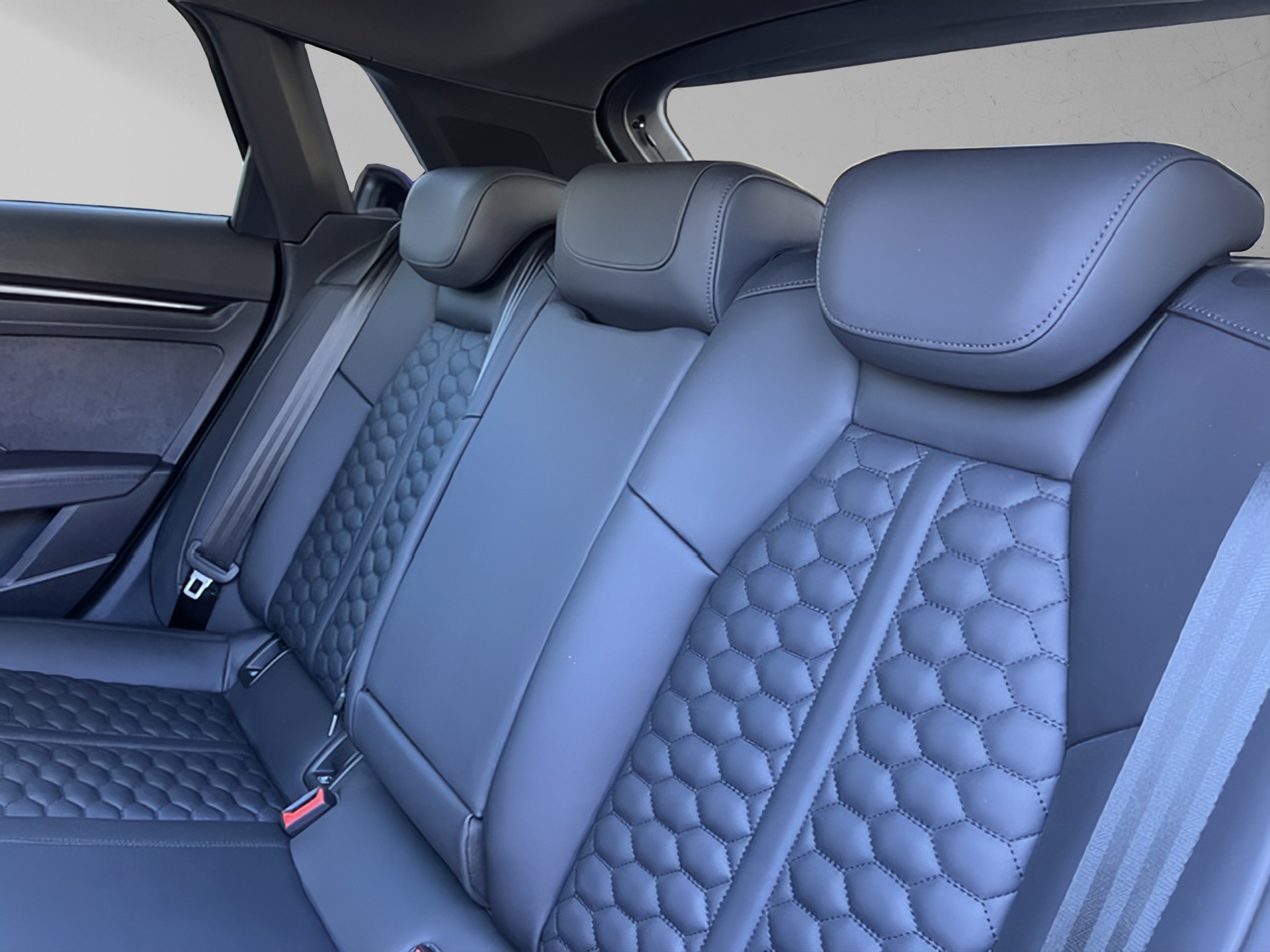 AUDI RS3 Sportback 2.5 TSI quattro S-tronic-image-23