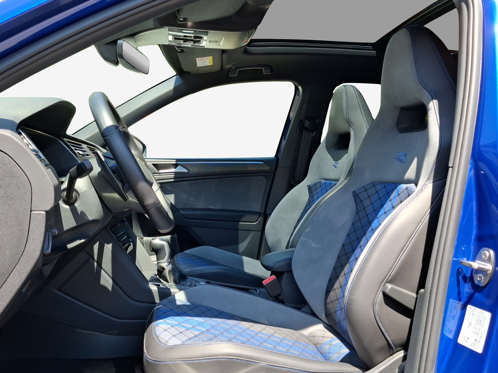 VW Tiguan 2.0TSI R 4Motion DSG-image-7