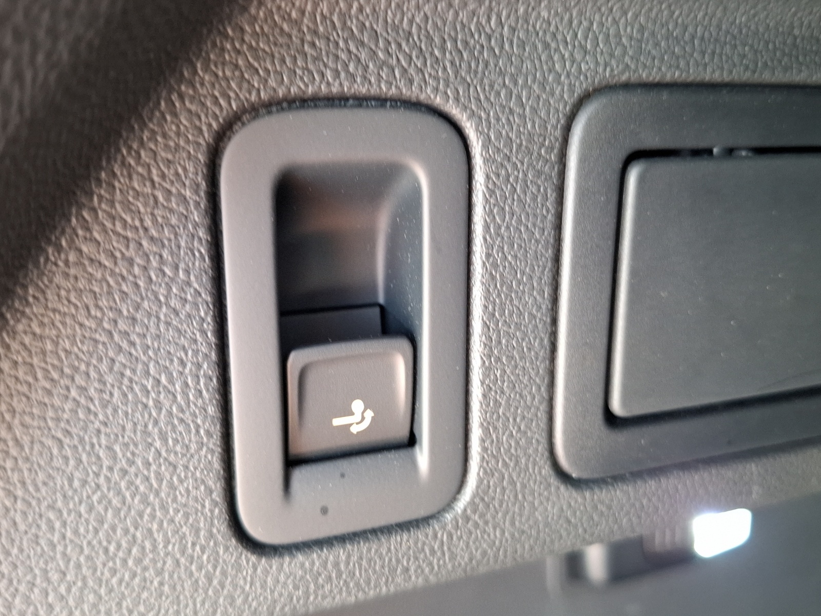 VW Tiguan 2.0TSI R 4Motion DSG-image-13