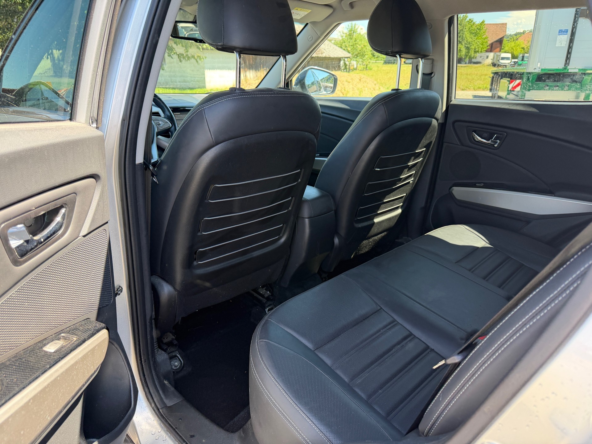 KGM-SsangYong Tivoli 1.6 eXDi Sapphire 4WD Automatic-image-8