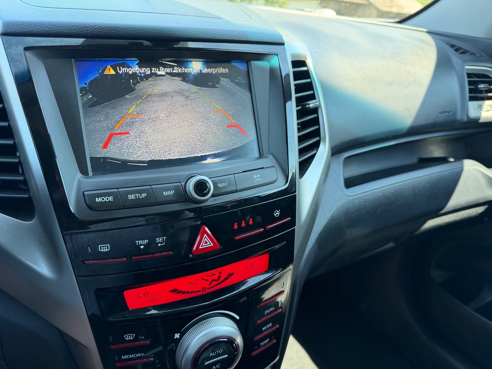 KGM-SsangYong Tivoli 1.6 eXDi Sapphire 4WD Automatic-image-10